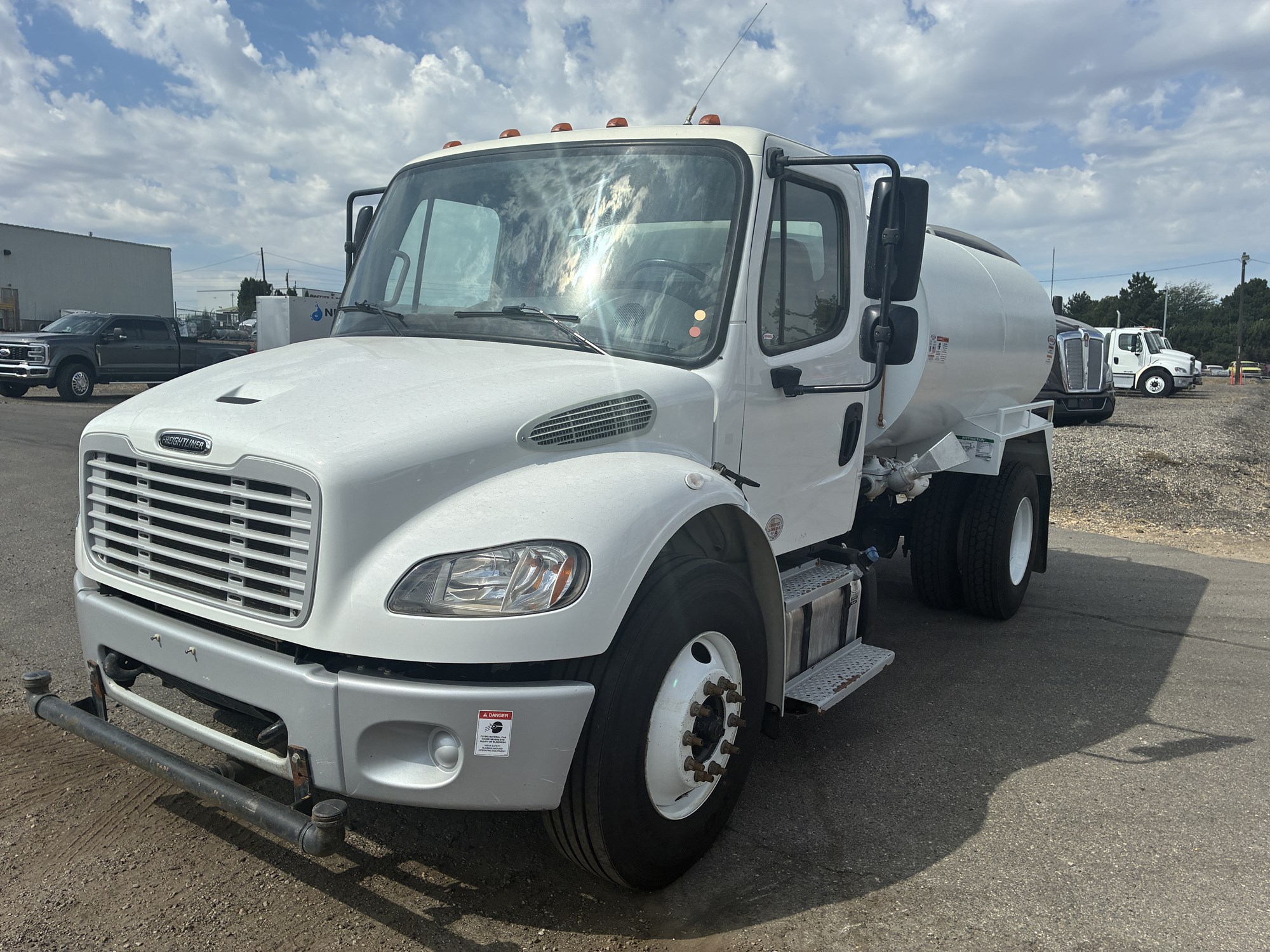 2022 Freightliner M2 2022 Freightliner M2 - image 1 of 6