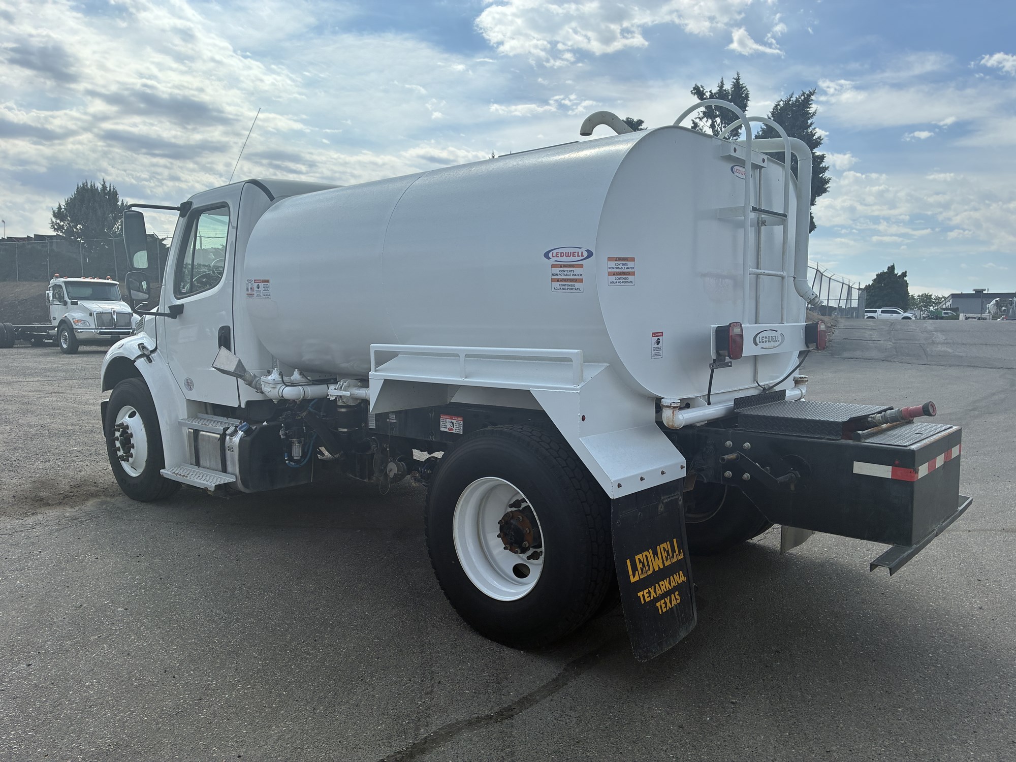 2022 Freightliner M2 2022 Freightliner M2 - image 3 of 6