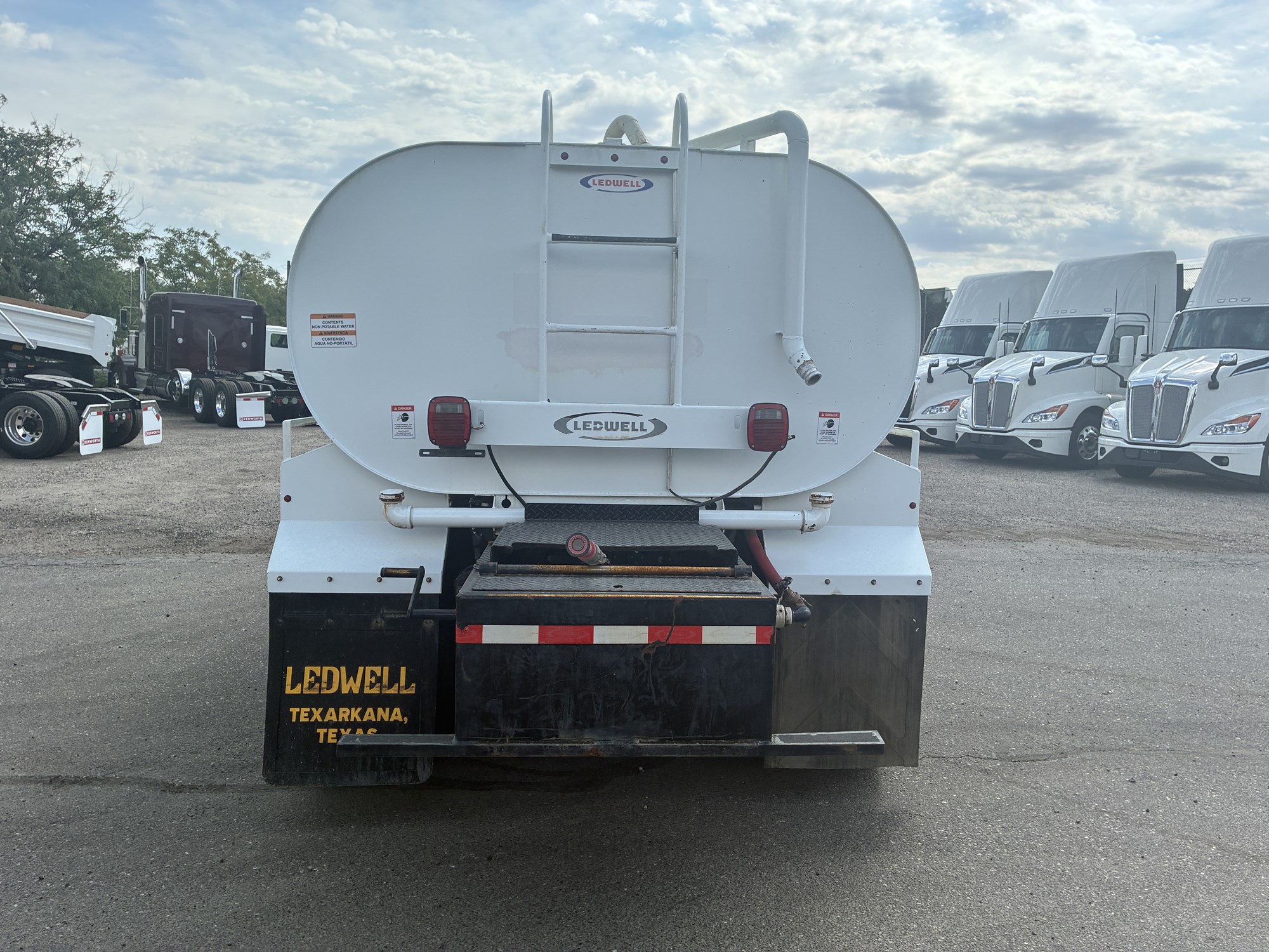 2022 Freightliner M2 2022 Freightliner M2 - image 4 of 6