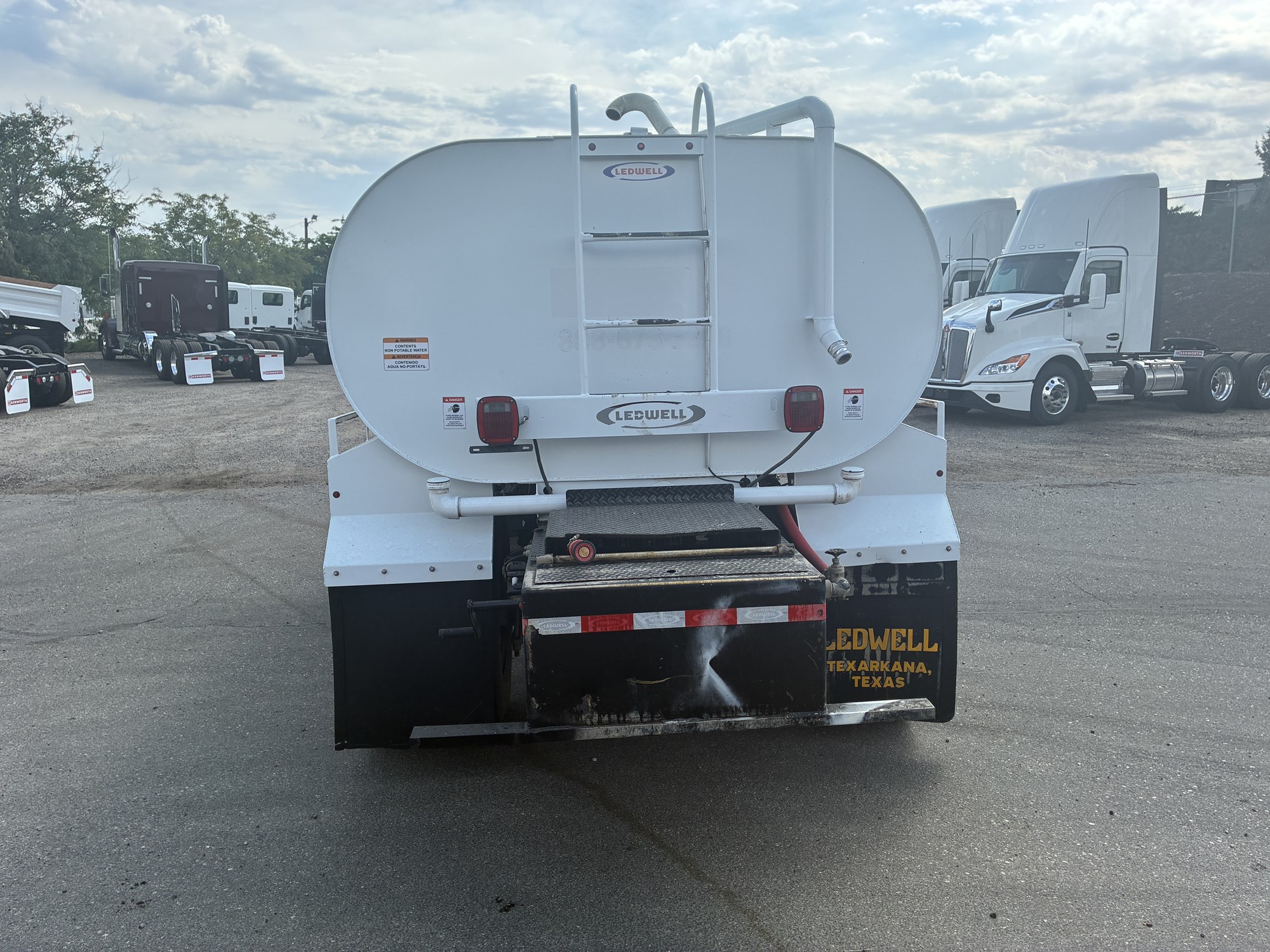 2022 Freightliner M2 2022 Freightliner M2 - image 4 of 6