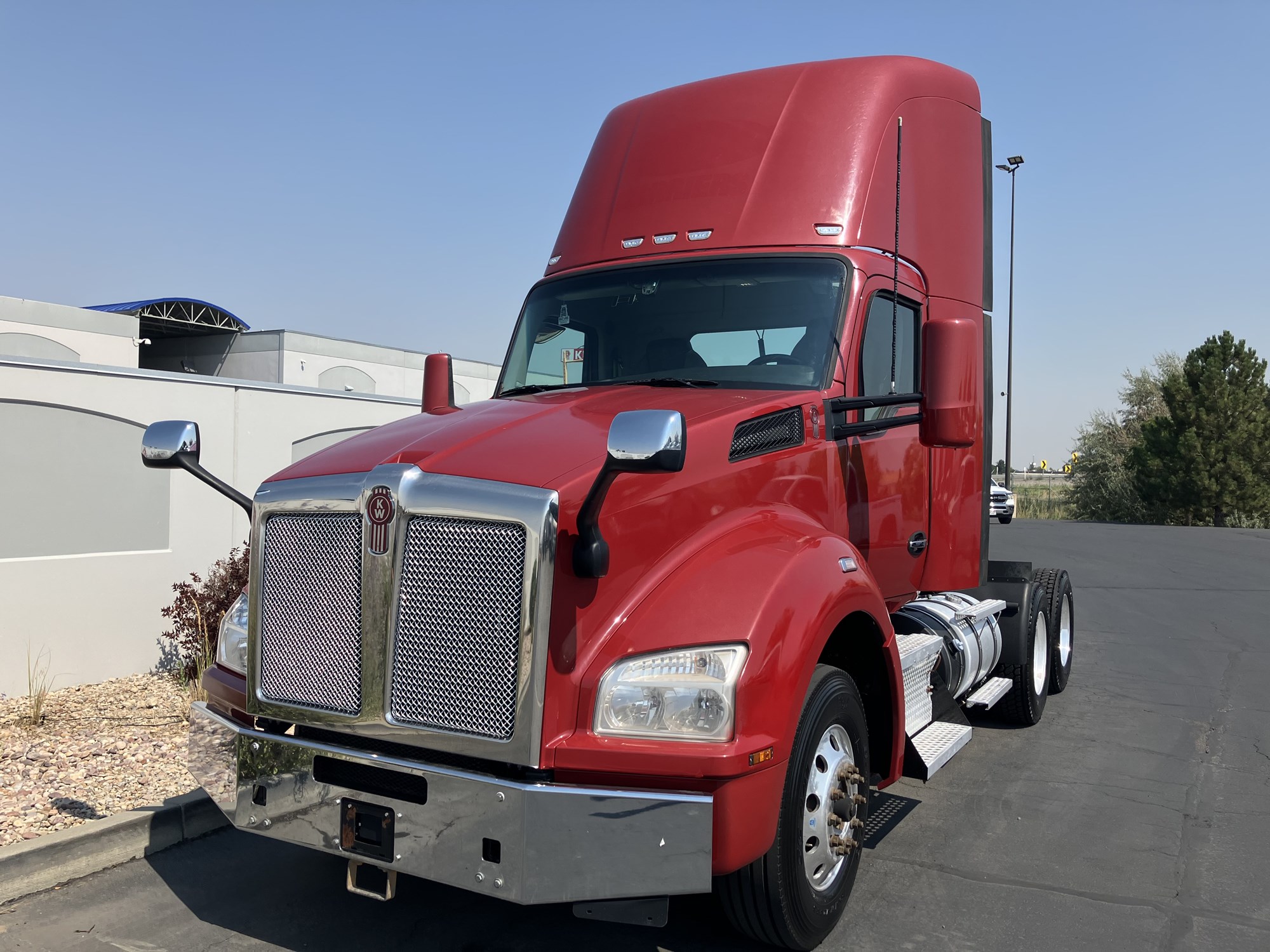 2022 Kenworth T880 2022 Kenworth T880 - image 2 of 6