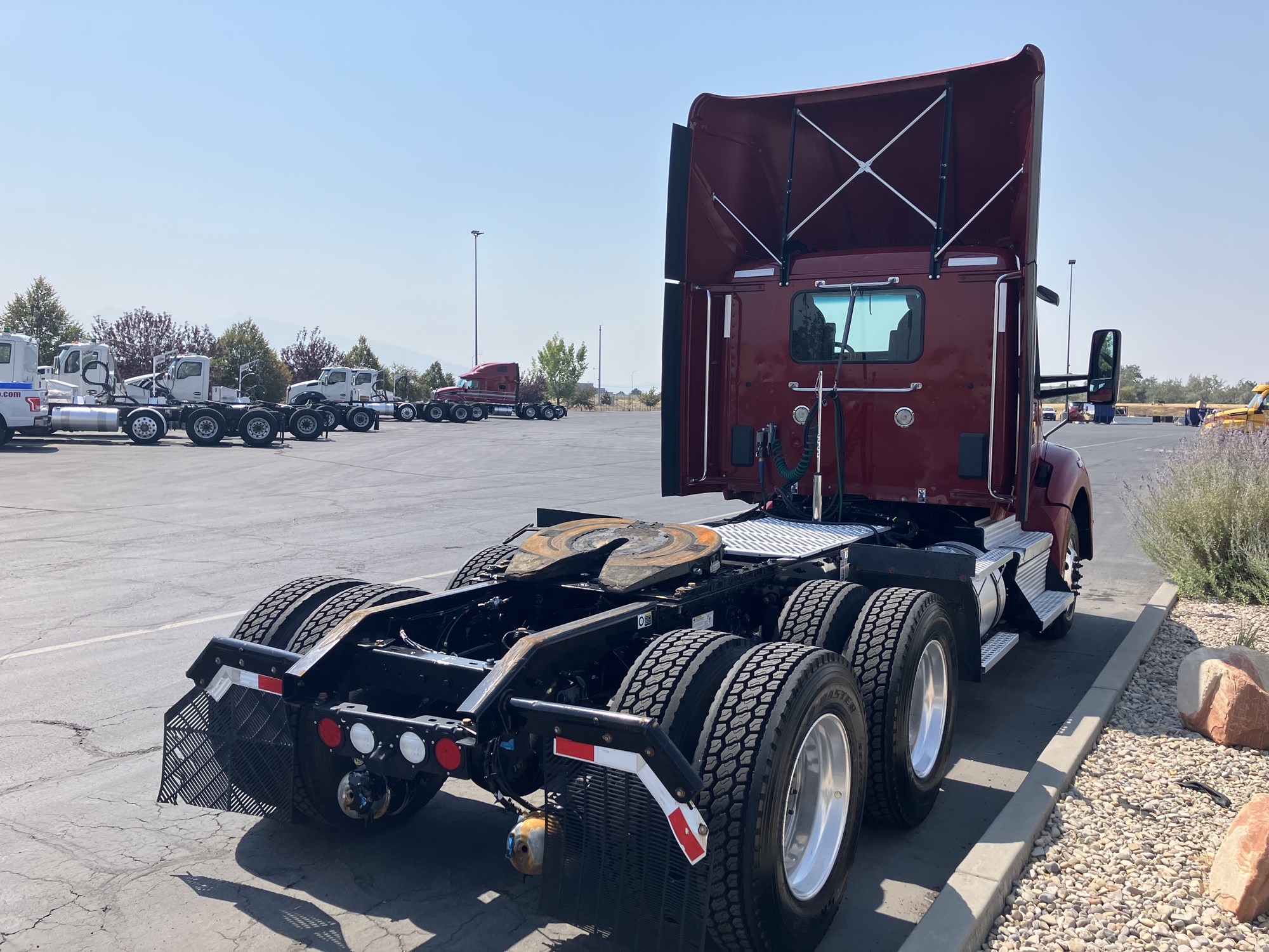2022 Kenworth T880 2022 Kenworth T880 - image 5 of 6