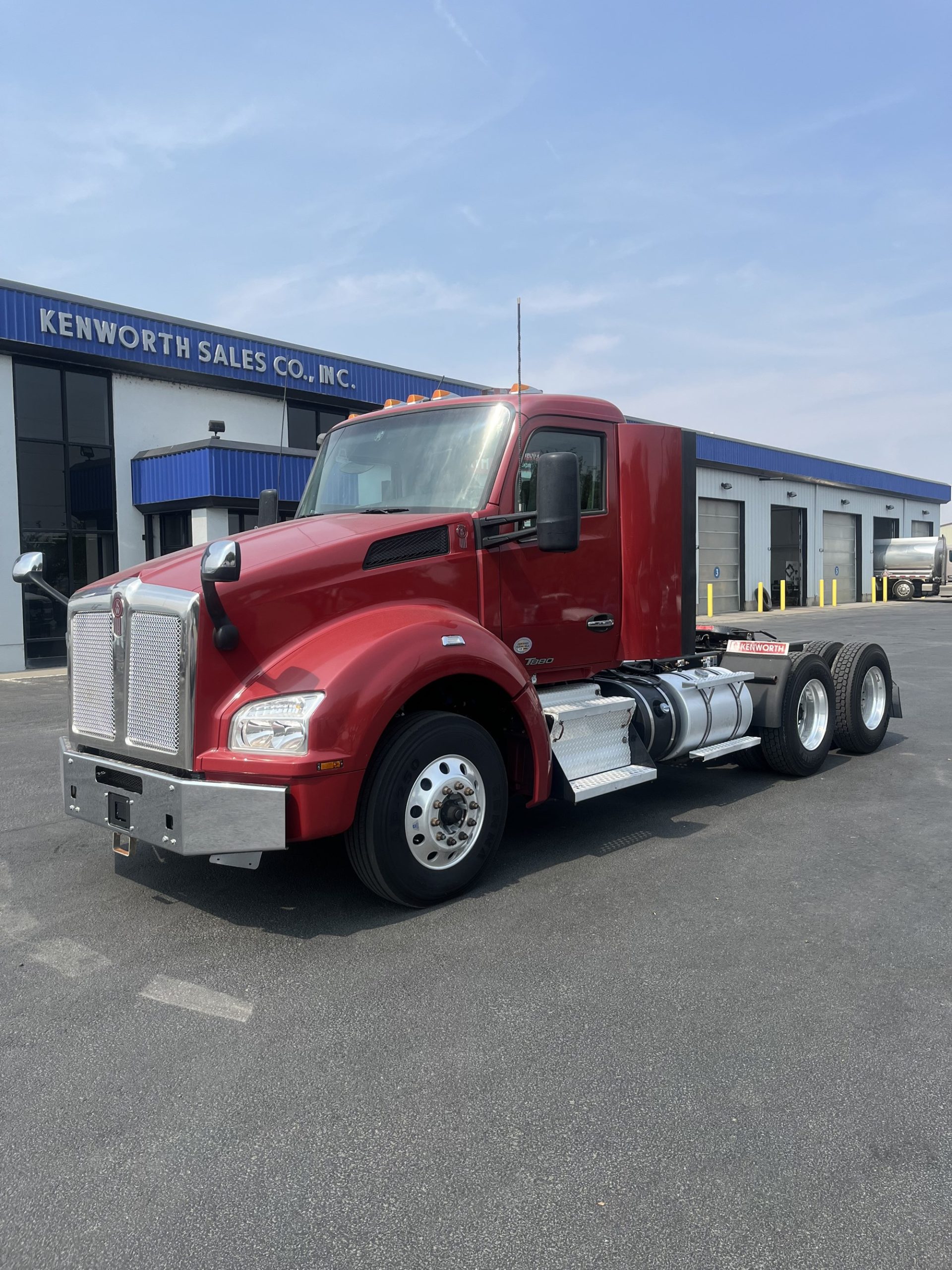 2022 Kenworth T880 - image 1 of 6