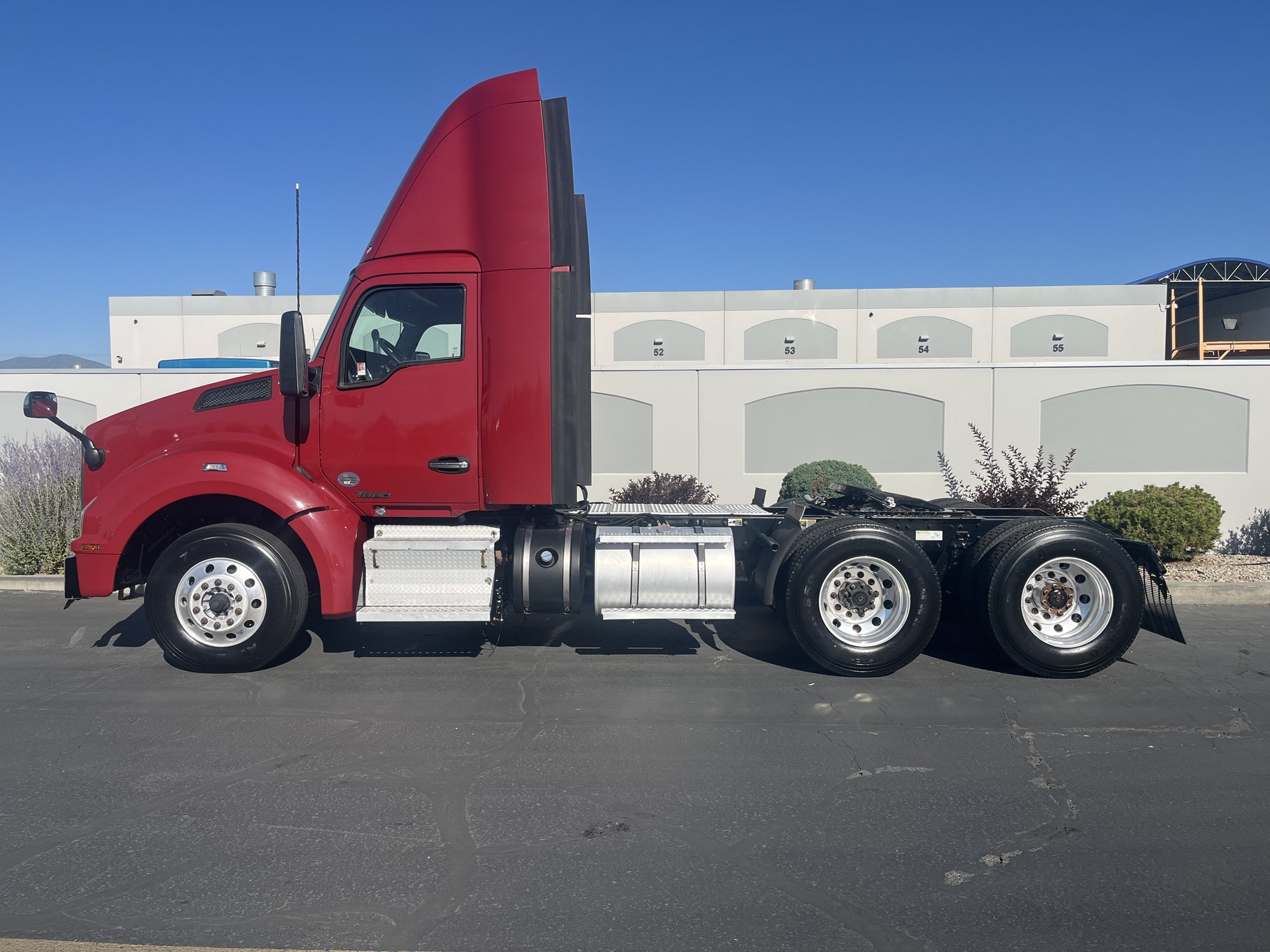 2022 Kenworth T880 - image 4 of 6