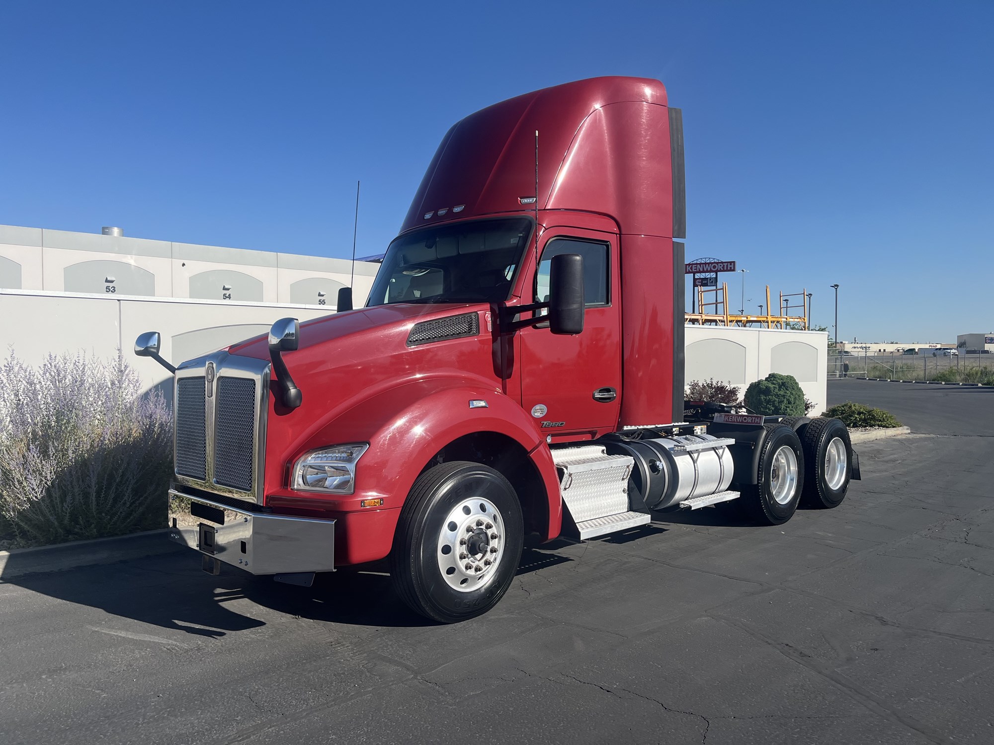 2022 Kenworth T880 - image 5 of 6