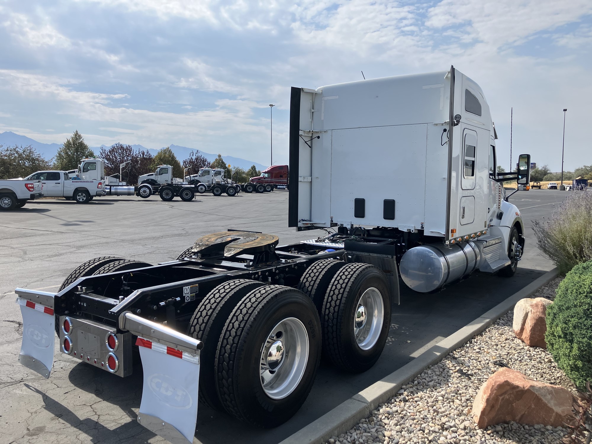 2022 Kenworth T680 2022 Kenworth T680 - image 4 of 6
