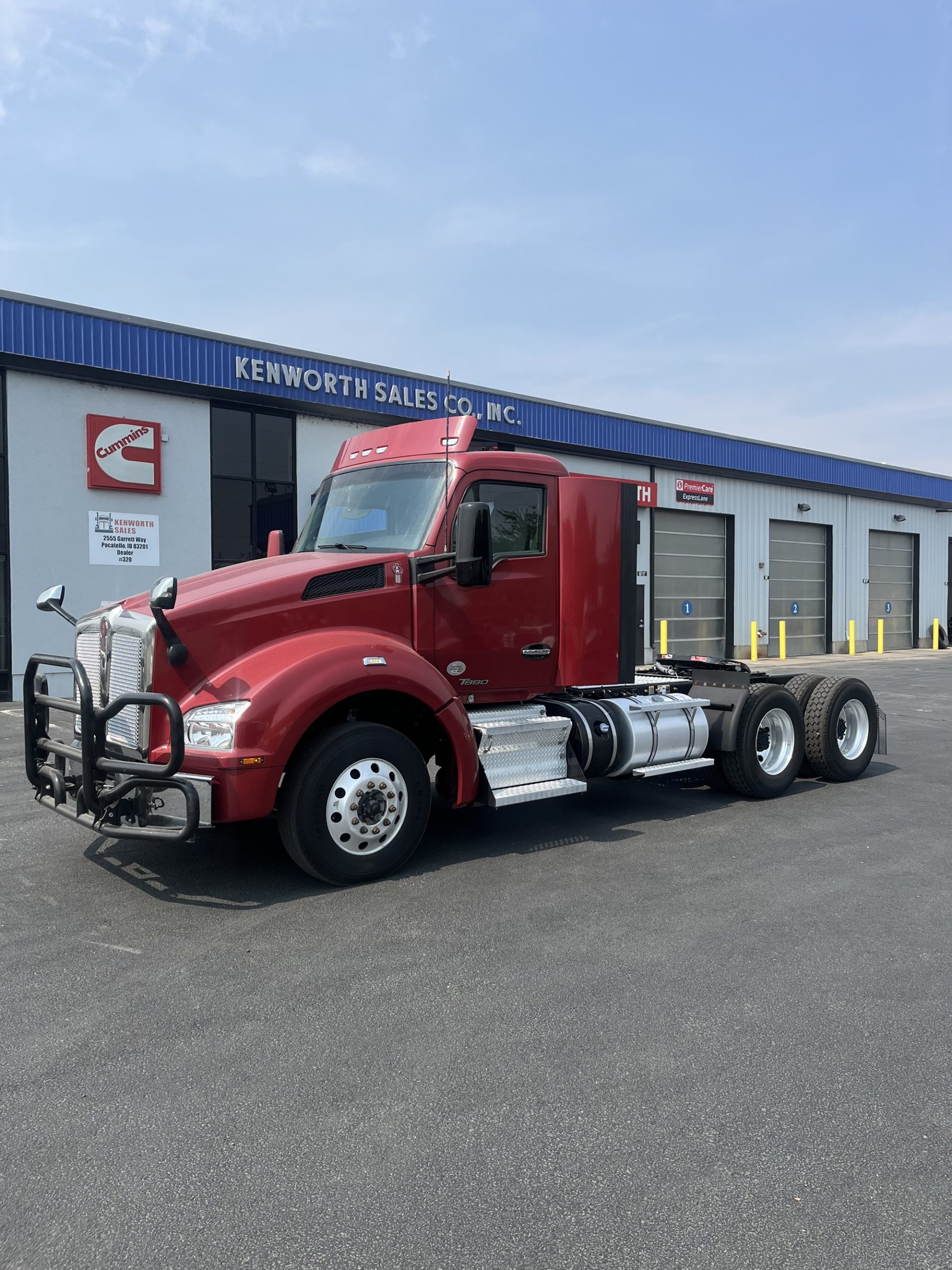 2022 Kenworth T880 - image 1 of 6