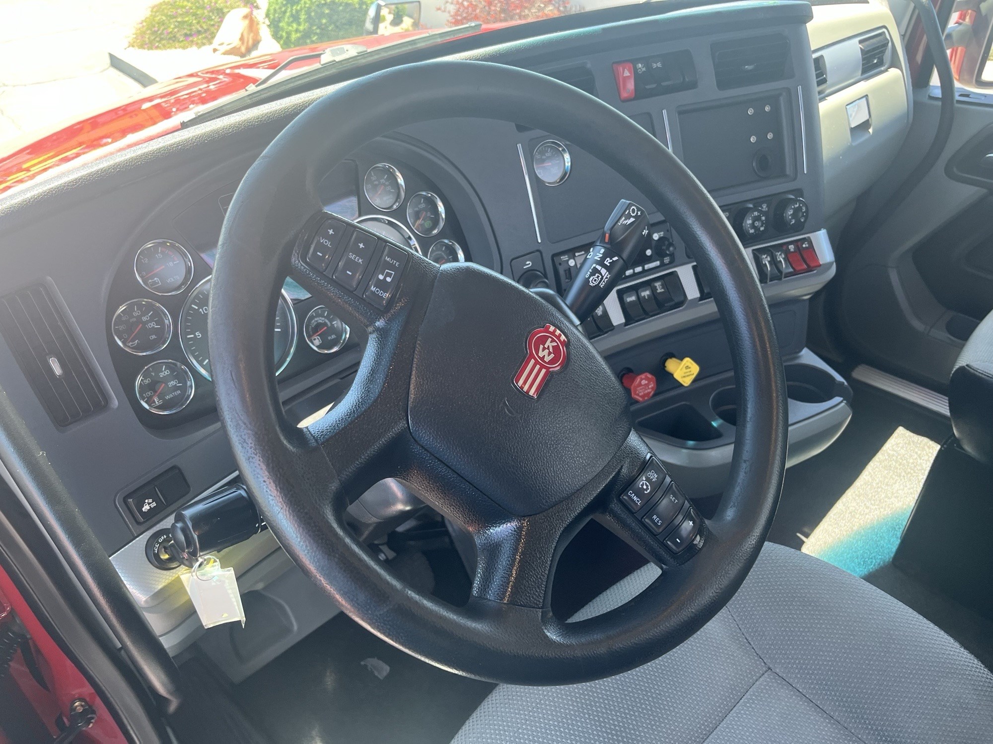 2022 Kenworth T880 - image 6 of 6
