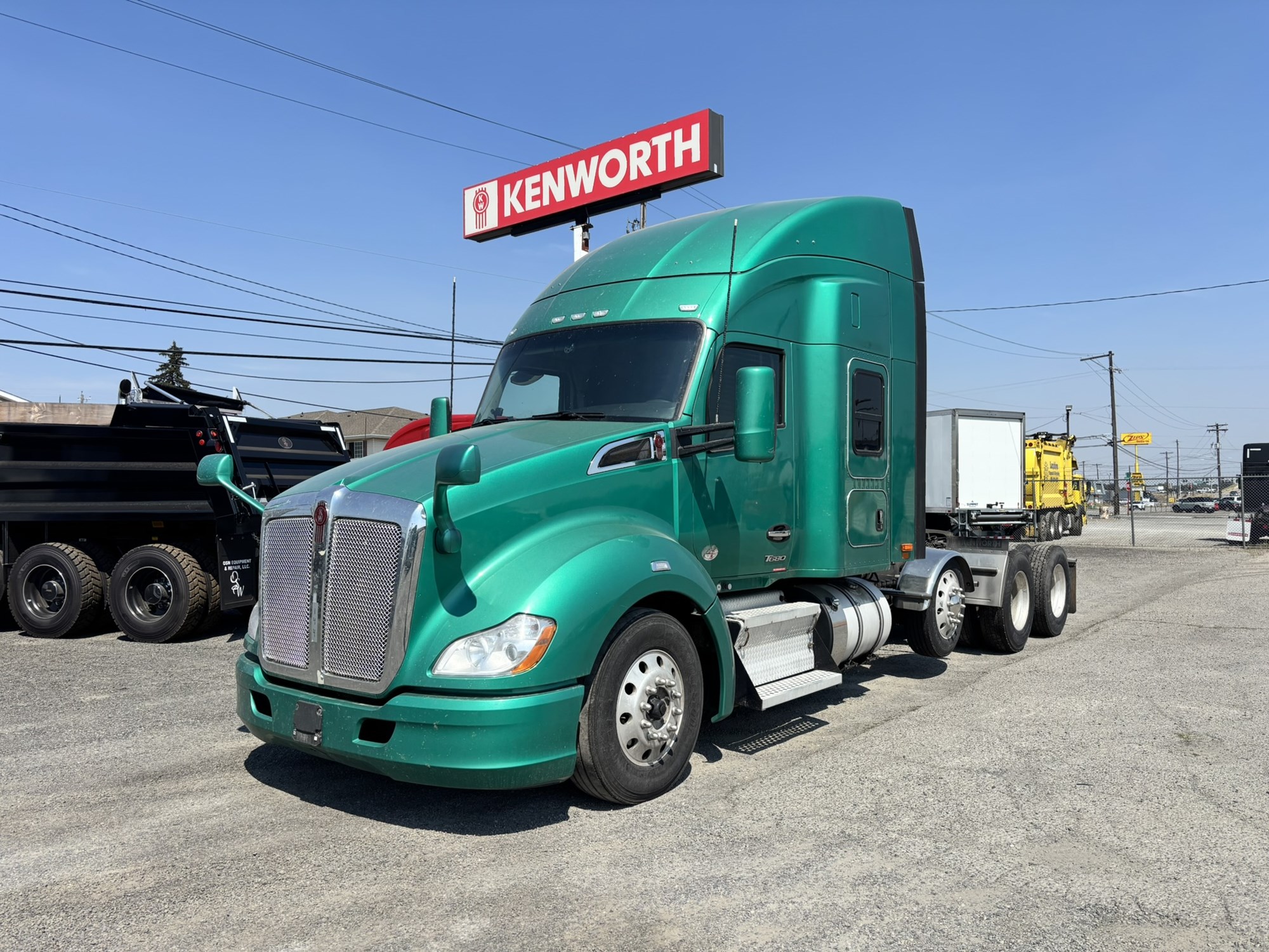 2022 Kenworth T680 2022 Kenworth T680 - image 1 of 6