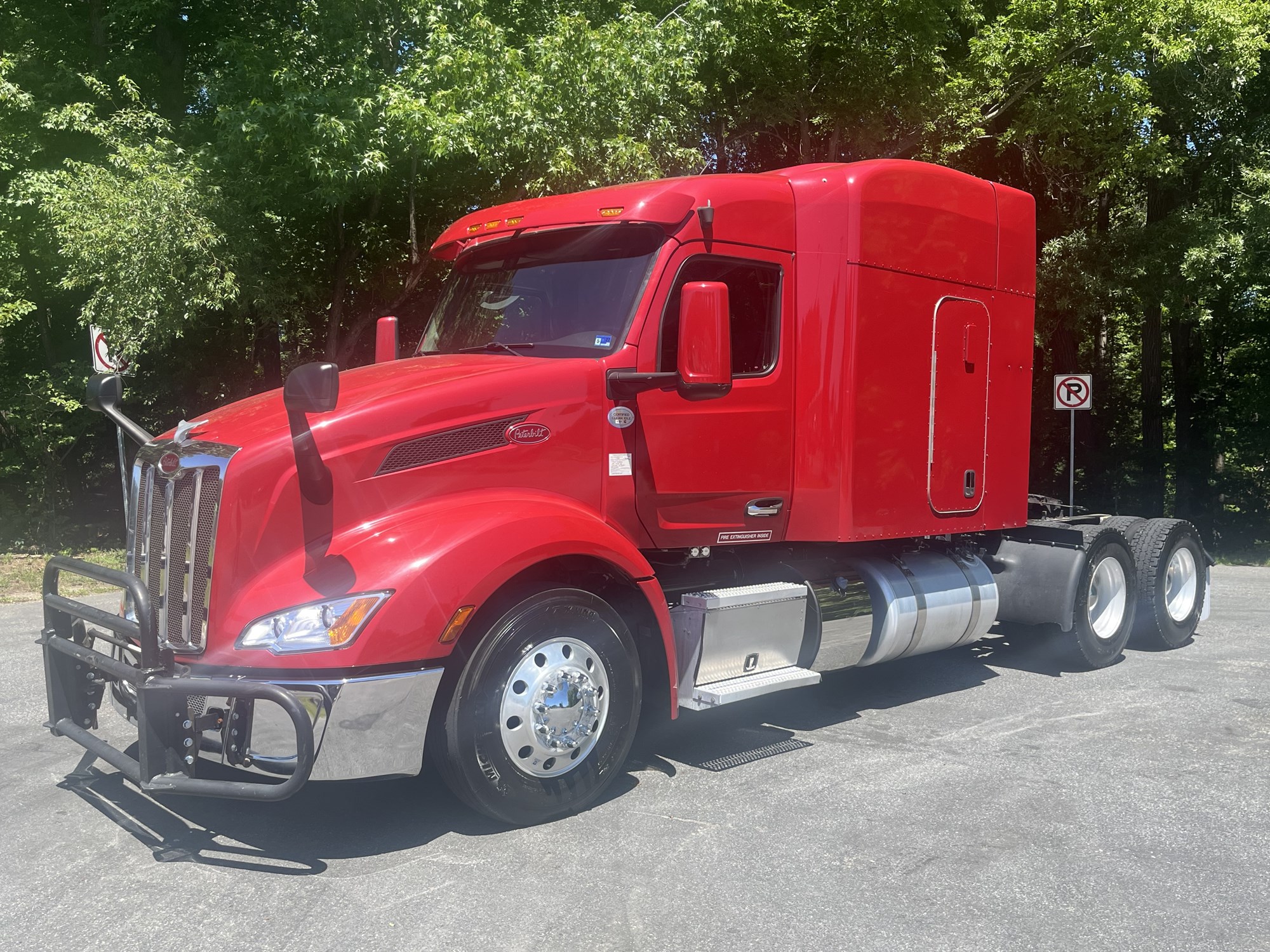 2023 Peterbilt 579 2023 Peterbilt 579 - image 2 of 6