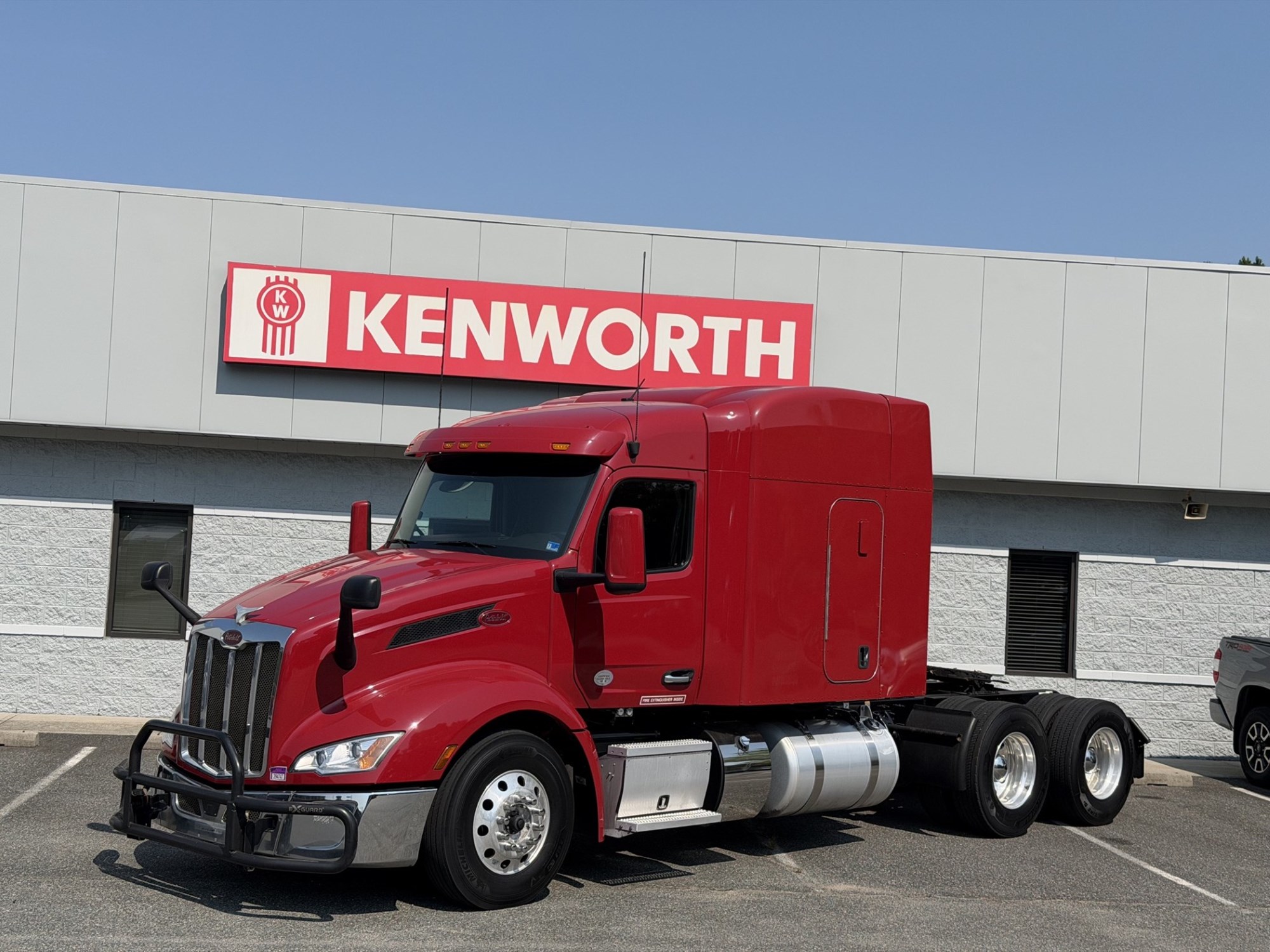 2023 Peterbilt 579 - image 1 of 6