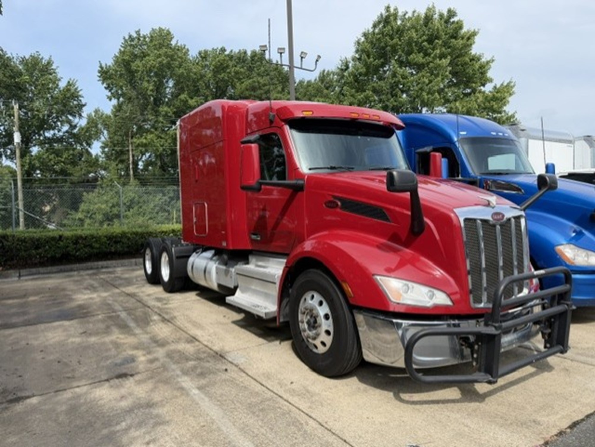 2023 Peterbilt 579 - image 3 of 6