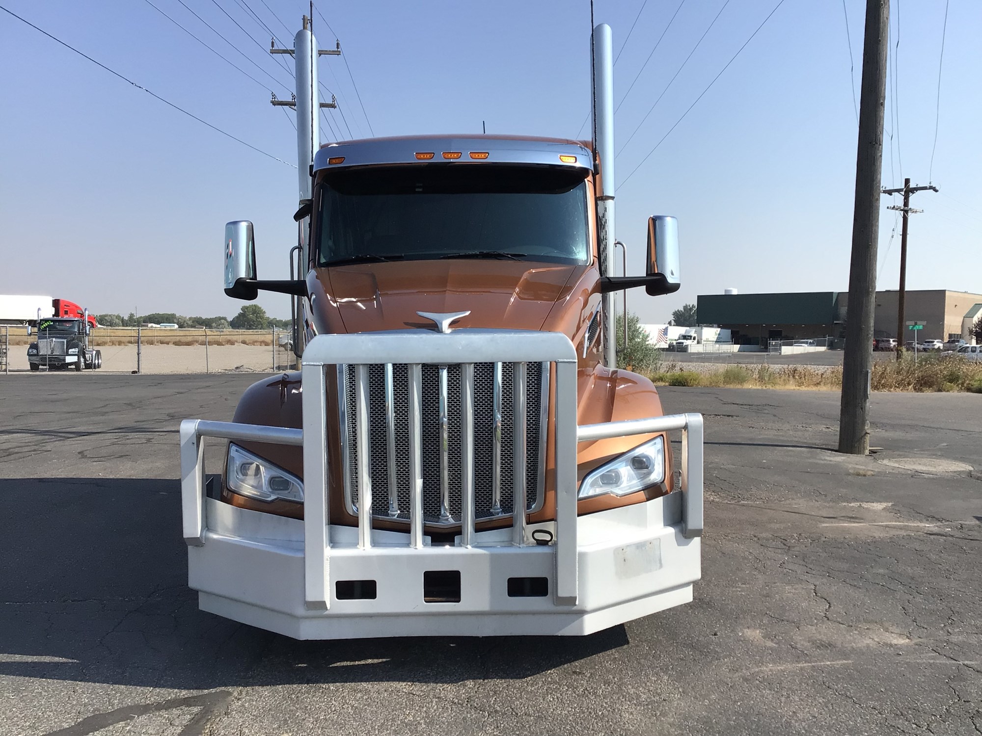 2023 Peterbilt 579 2023 Peterbilt 579 - image 2 of 6