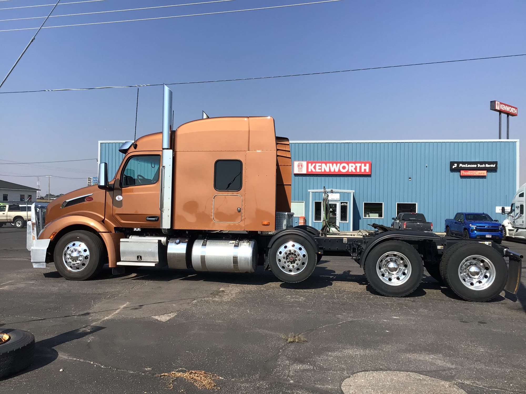 2023 Peterbilt 579 2023 Peterbilt 579 - image 3 of 6