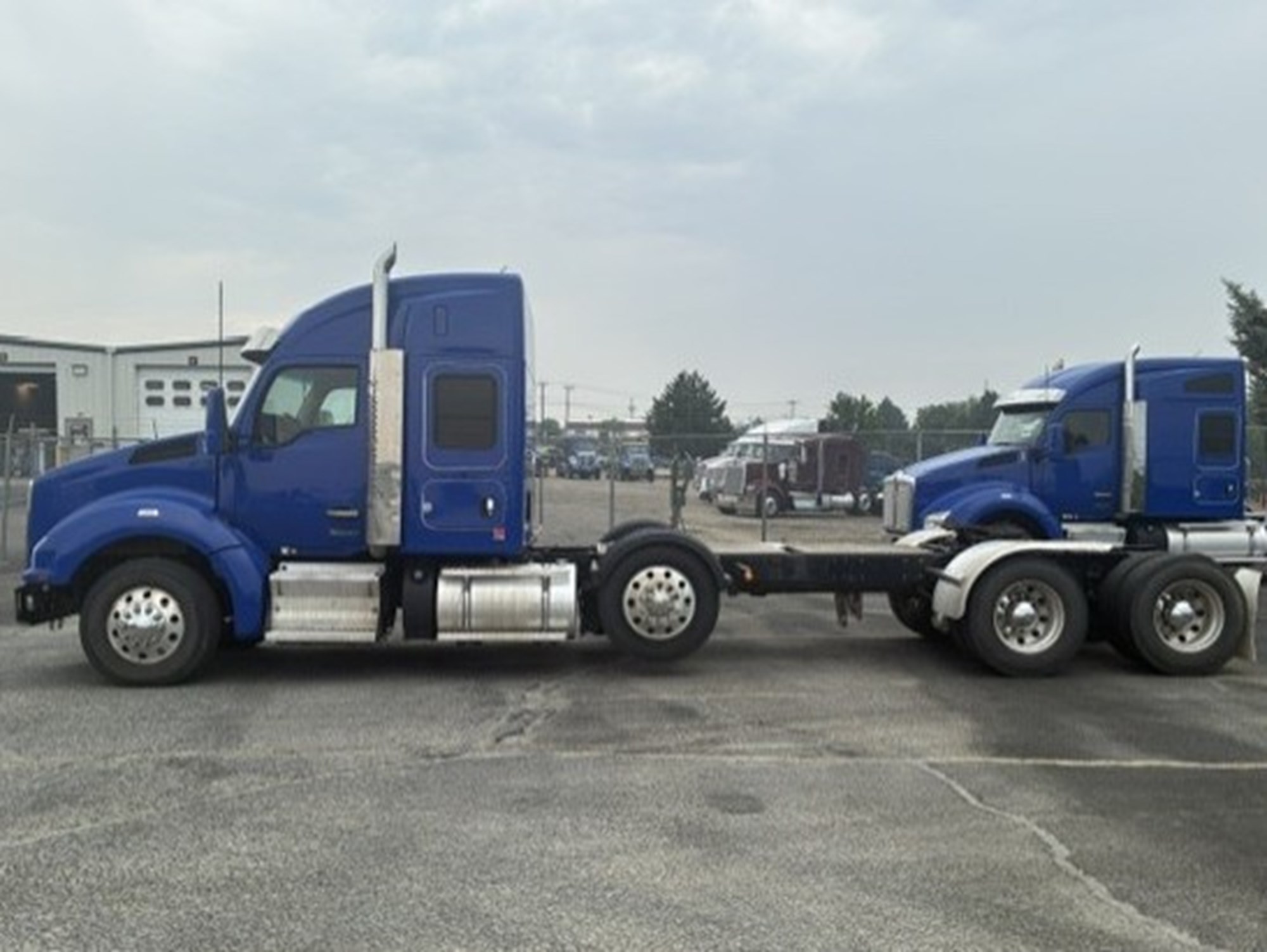 2023 Kenworth T880 2023 Kenworth T880 - image 3 of 6