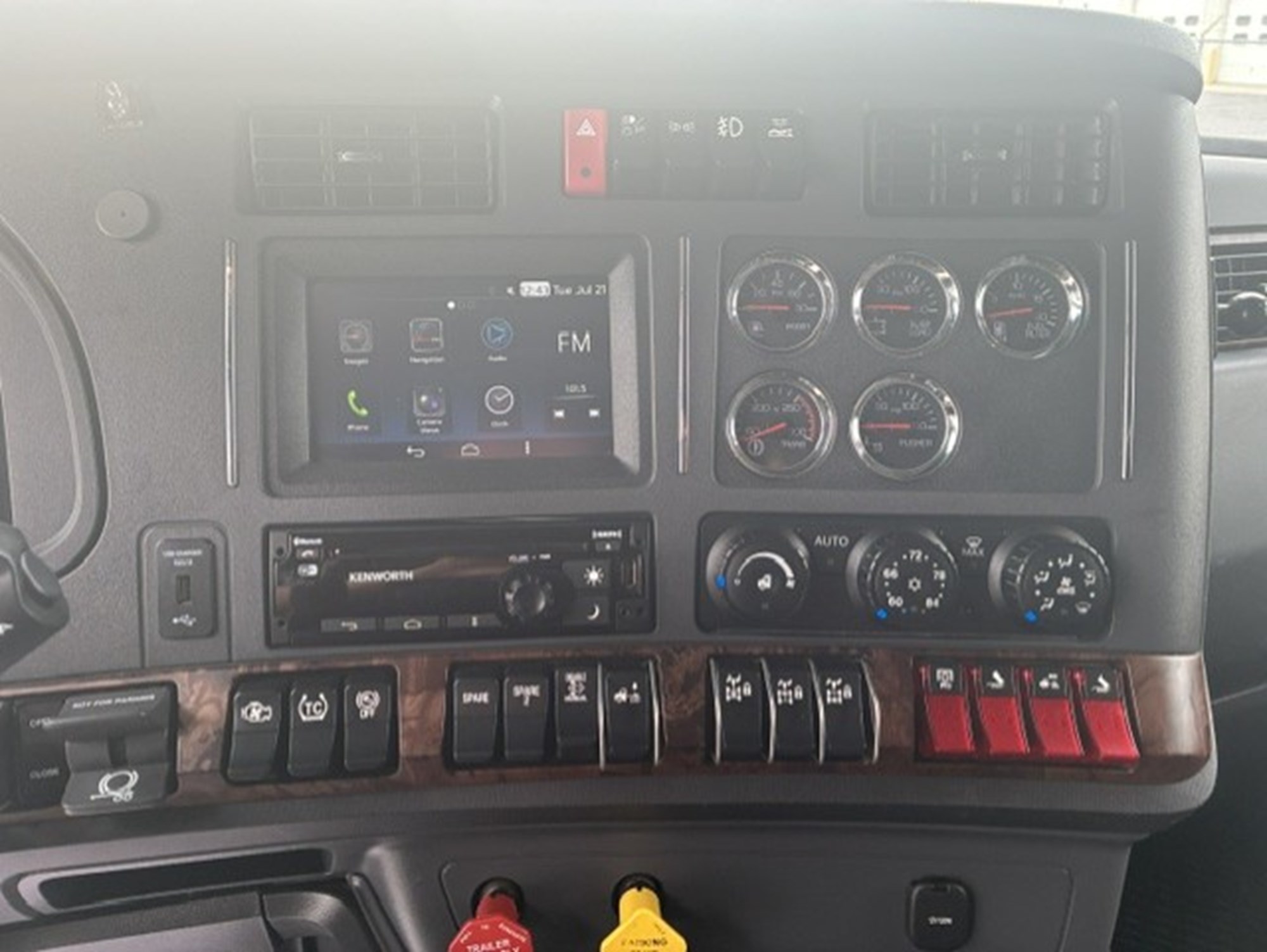 2023 Kenworth T880 2023 Kenworth T880 - image 6 of 6
