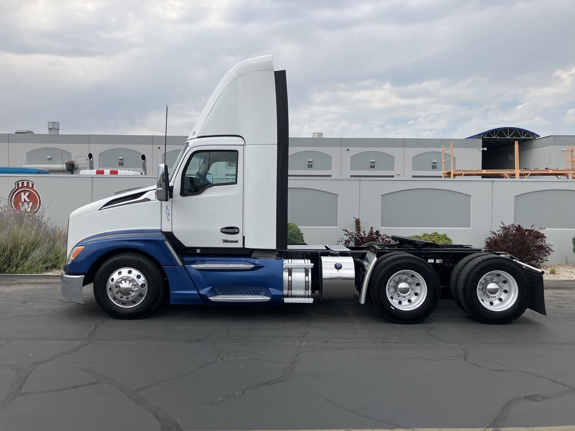 2023 Kenworth T680 Next Gen 2023 Kenworth T680 Next Gen - image 1 of 6