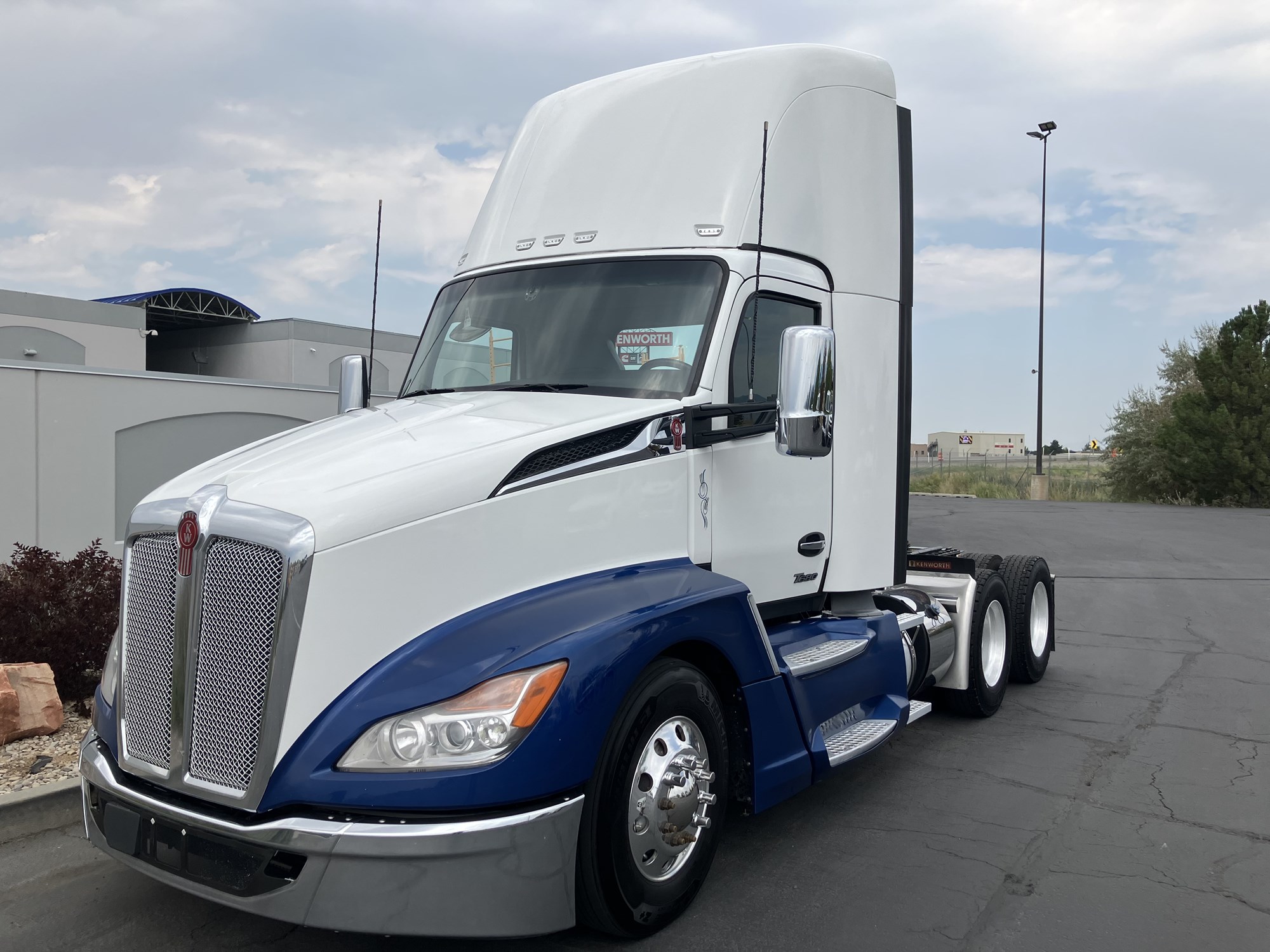 2023 Kenworth T680 Next Gen 2023 Kenworth T680 Next Gen - image 2 of 6