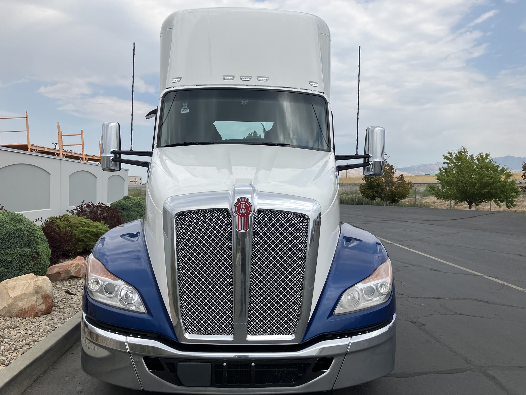 2023 Kenworth T680 Next Gen 2023 Kenworth T680 Next Gen - image 3 of 6