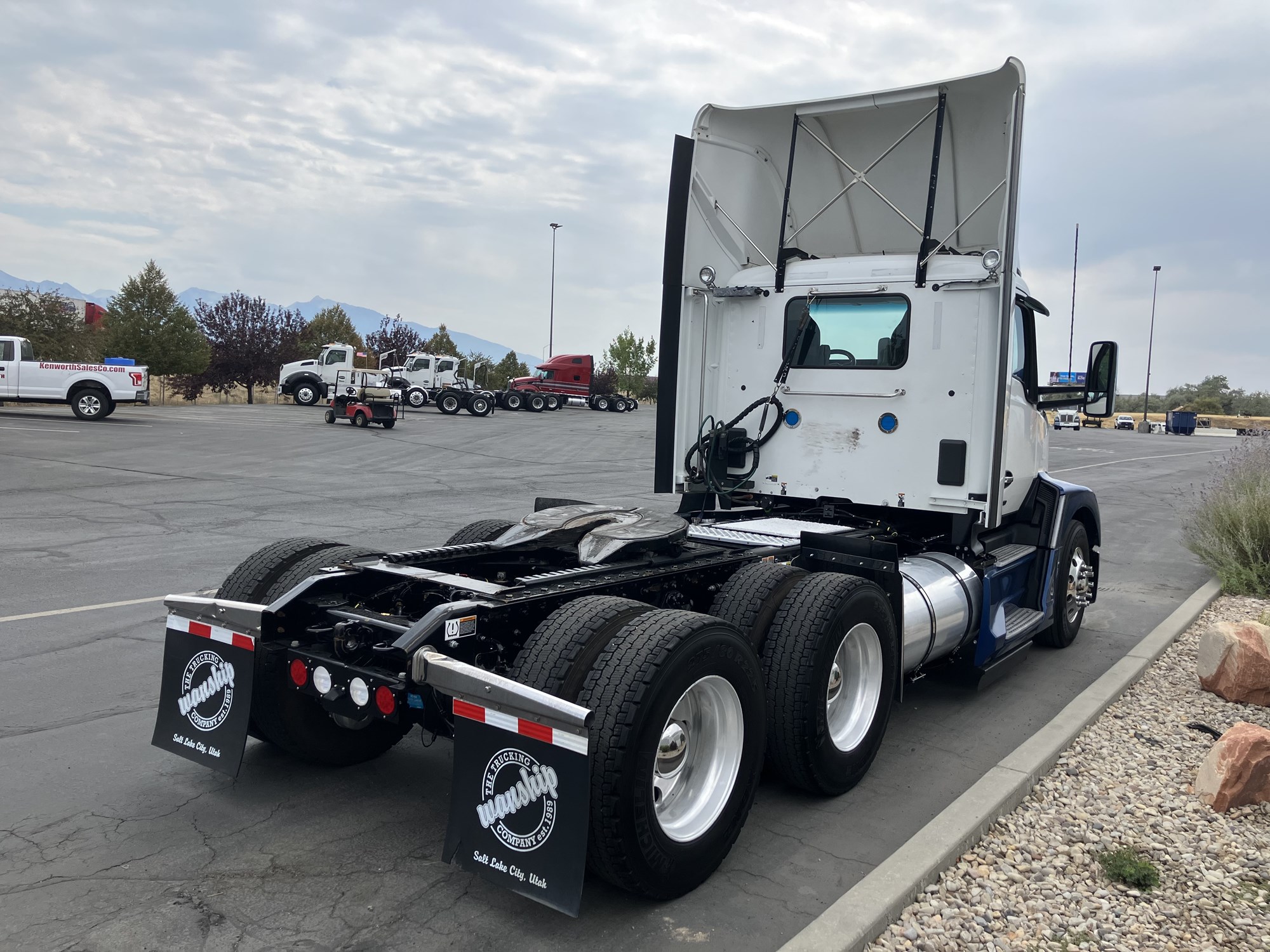 2023 Kenworth T680 Next Gen 2023 Kenworth T680 Next Gen - image 5 of 6