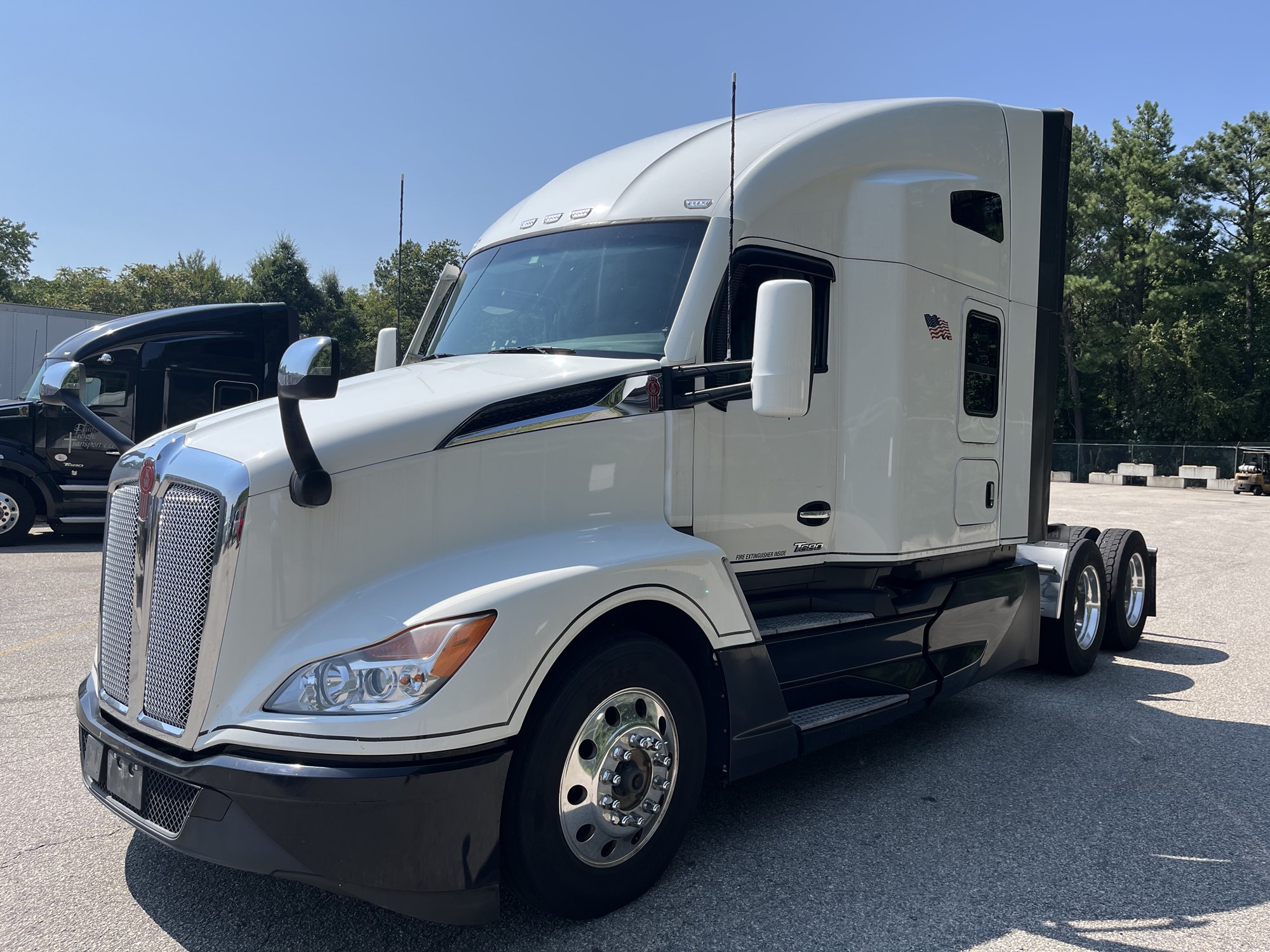 2023 Kenworth T680 2023 Kenworth T680 - image 1 of 6