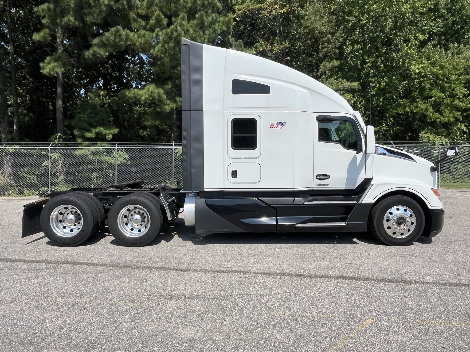 2023 Kenworth T680 2023 Kenworth T680 - image 4 of 6