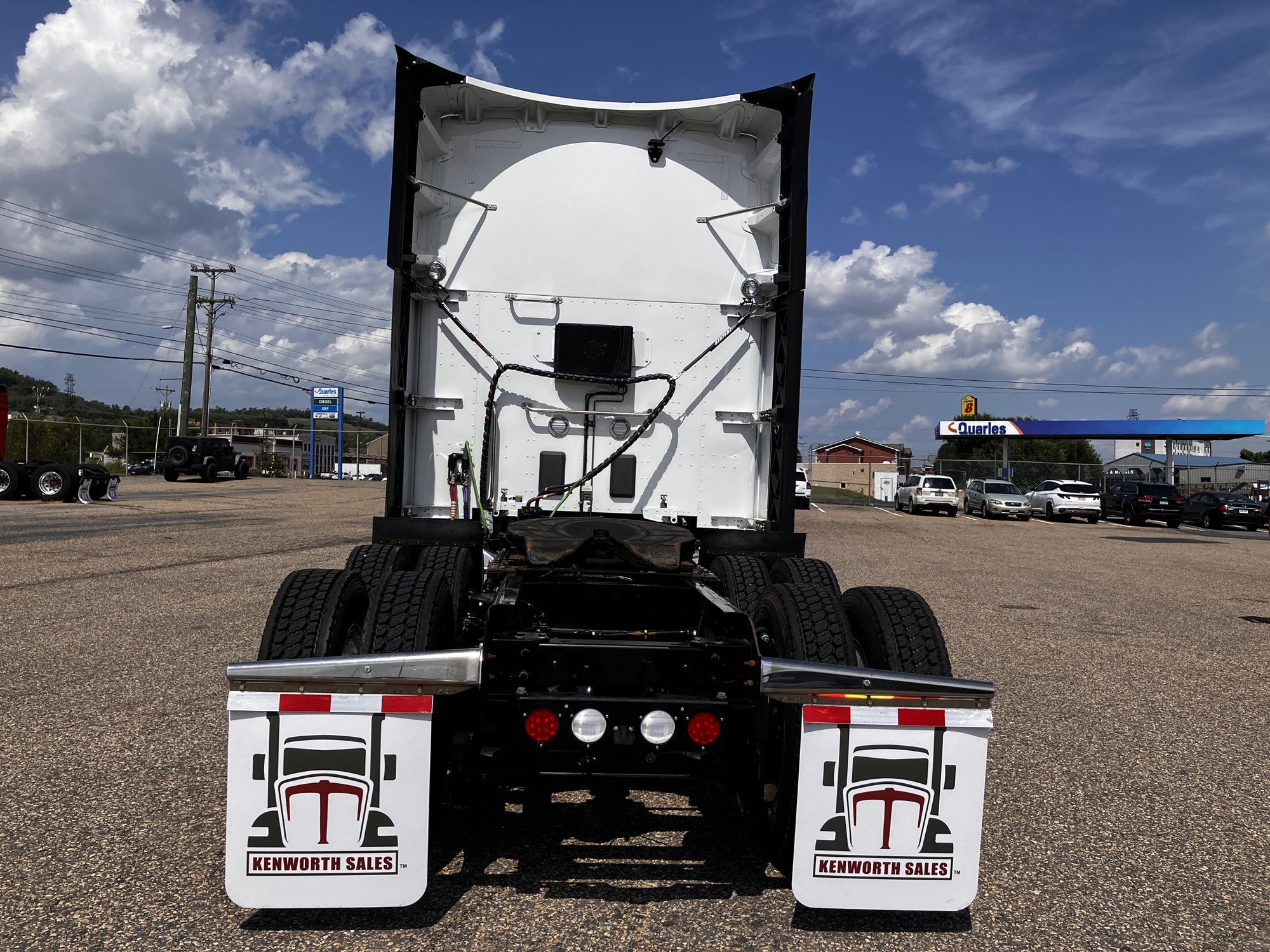 2023 Kenworth T680 - image 3 of 6