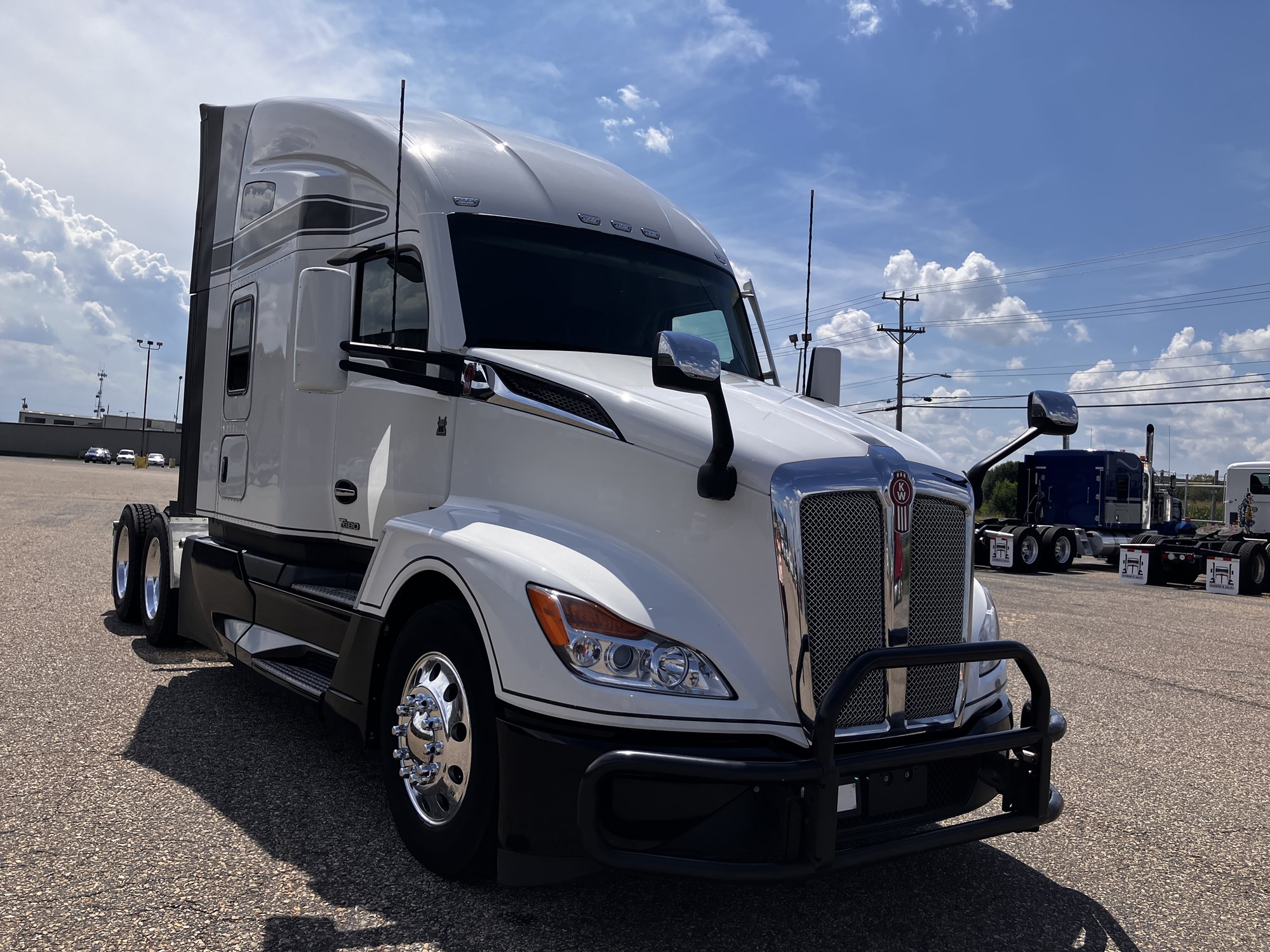 2023 Kenworth T680 - image 5 of 6