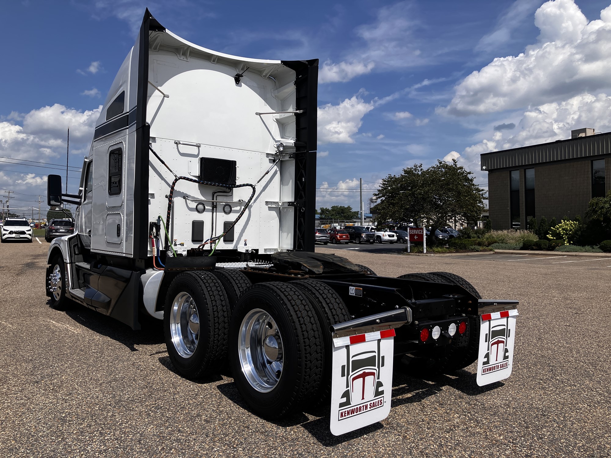 2023 Kenworth T680 - image 6 of 6