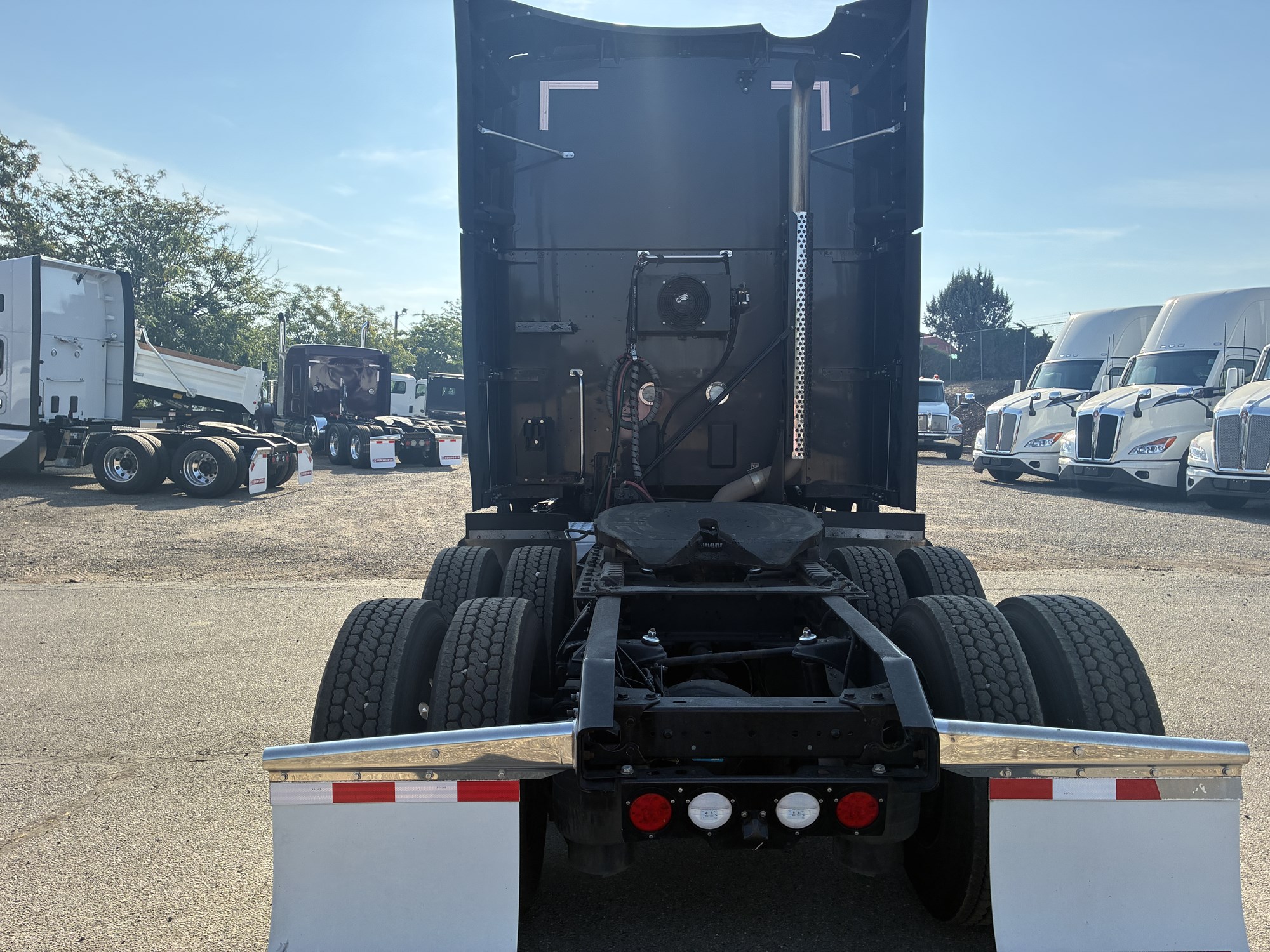 2023 Kenworth T680 Next Gen 2023 Kenworth T680 Next Gen - image 4 of 6