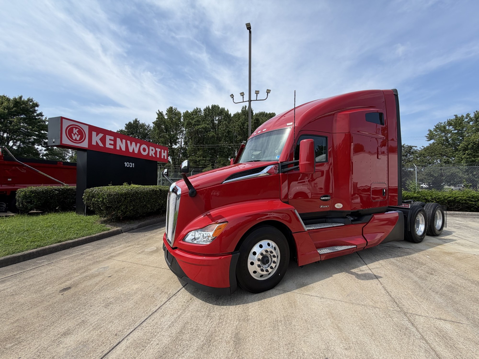 2023 Kenworth T680 2023 Kenworth T680 - image 1 of 6