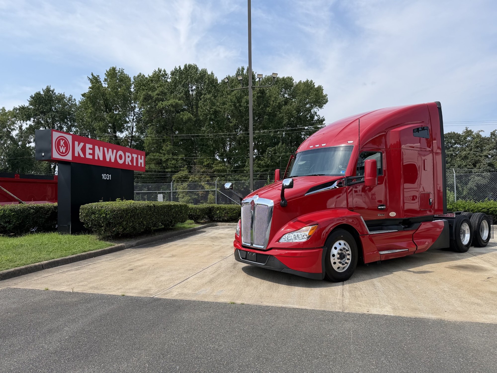 2023 Kenworth T680 2023 Kenworth T680 - image 3 of 6