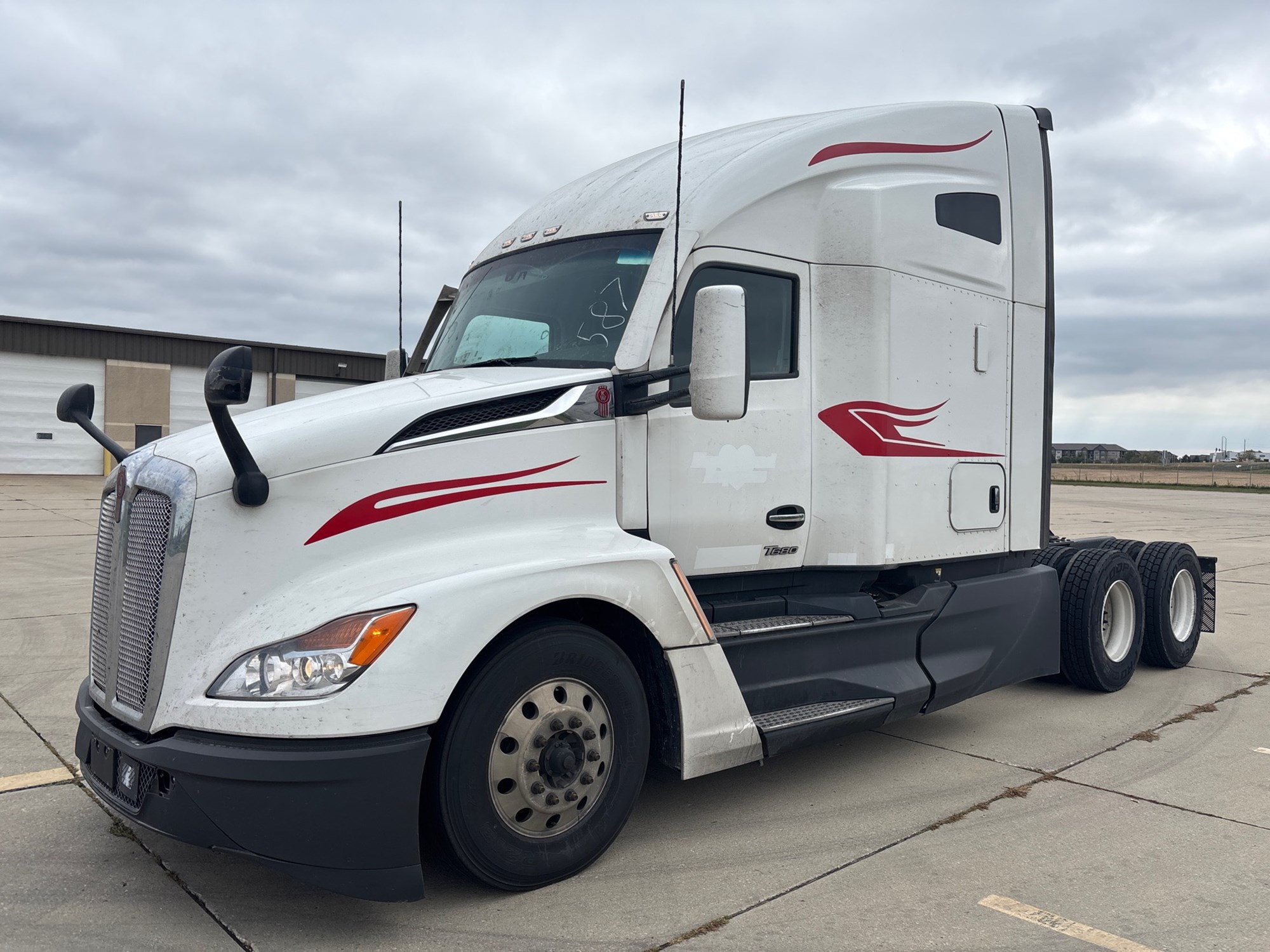 2023 Kenworth T680 2023 Kenworth T680 - image 1 of 1