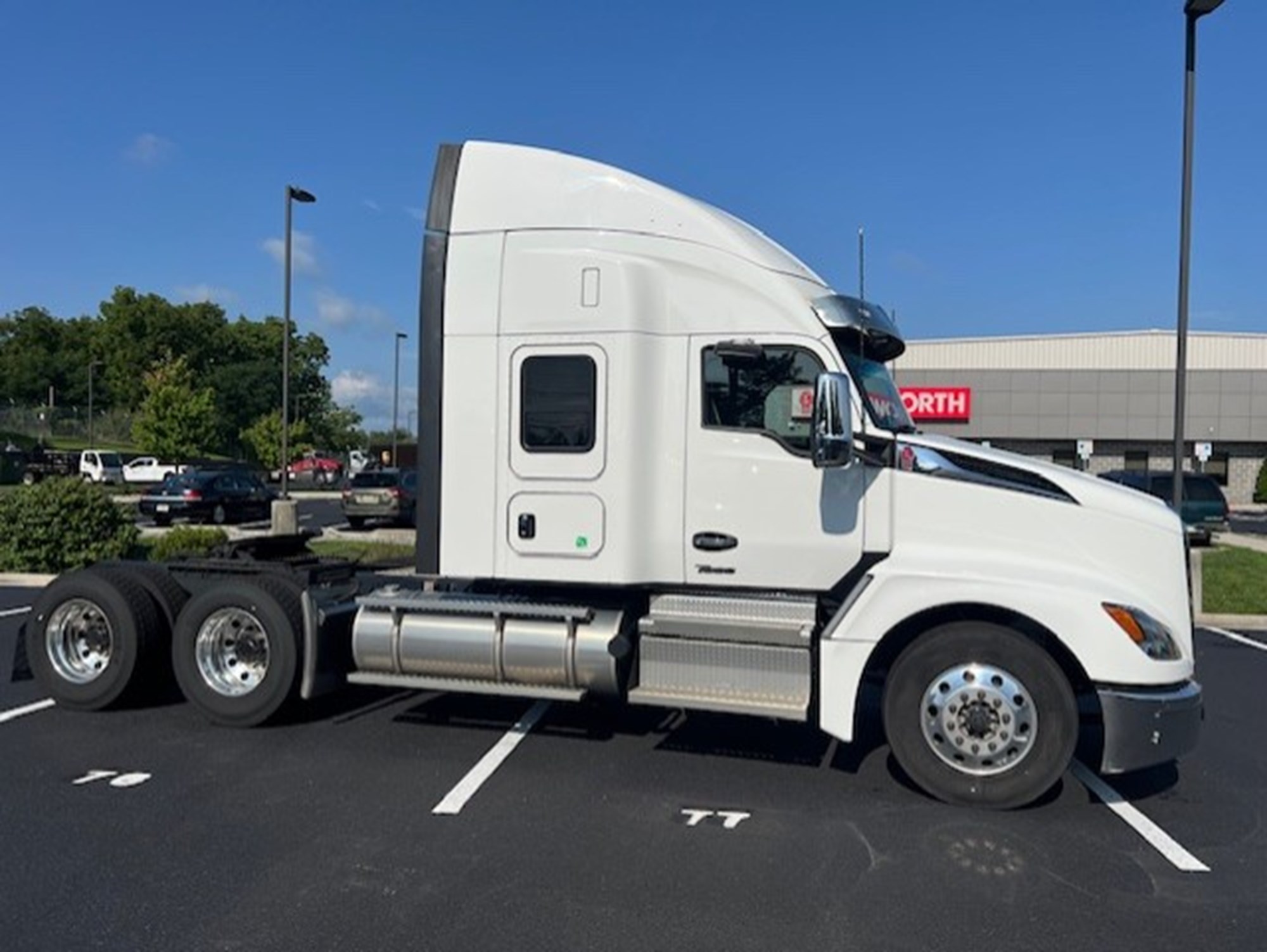 2024 Kenworth T680 - image 4 of 6