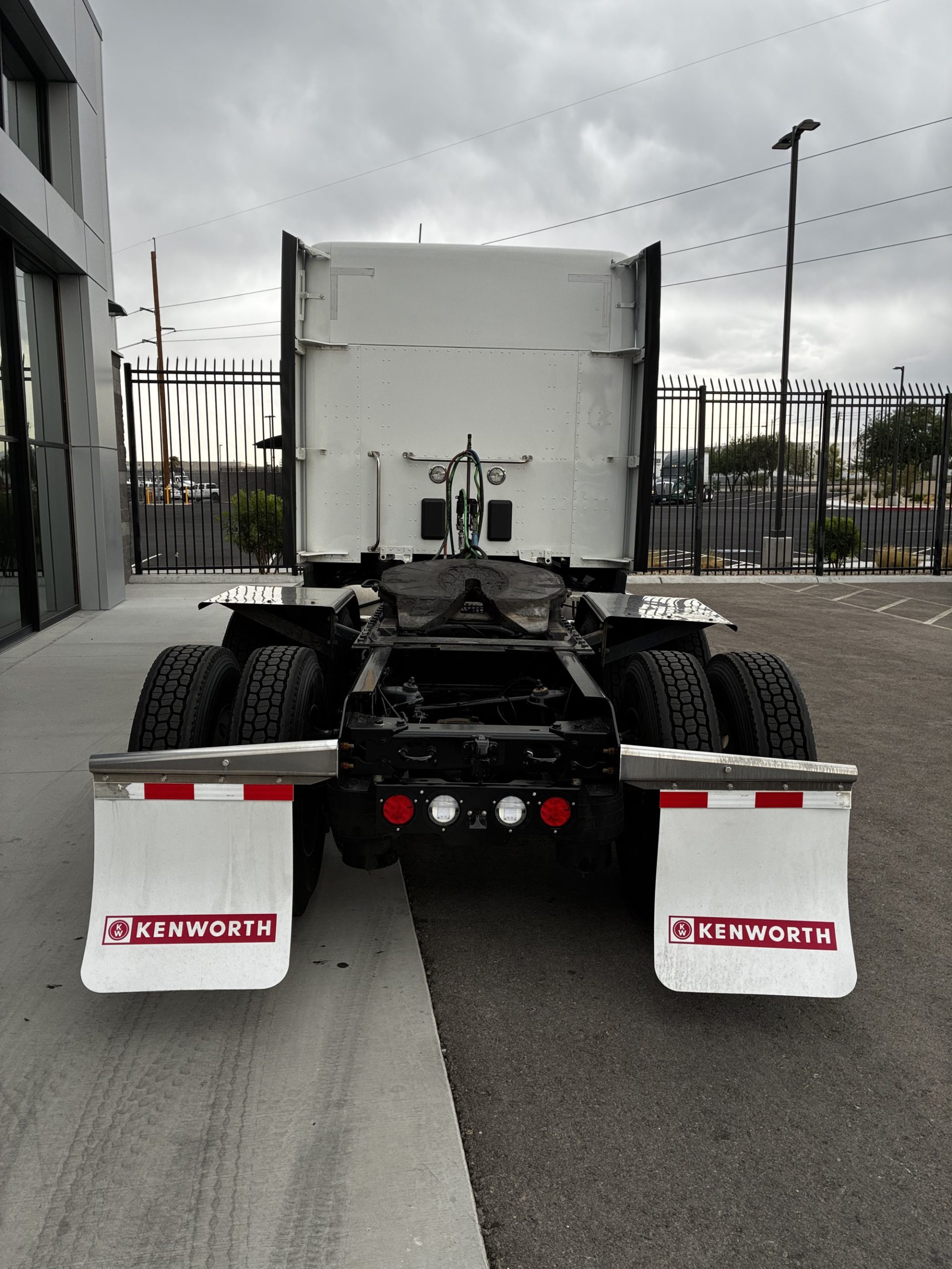 2024 Kenworth T680 Next Gen 2024 Kenworth T680 Next Gen - image 5 of 6