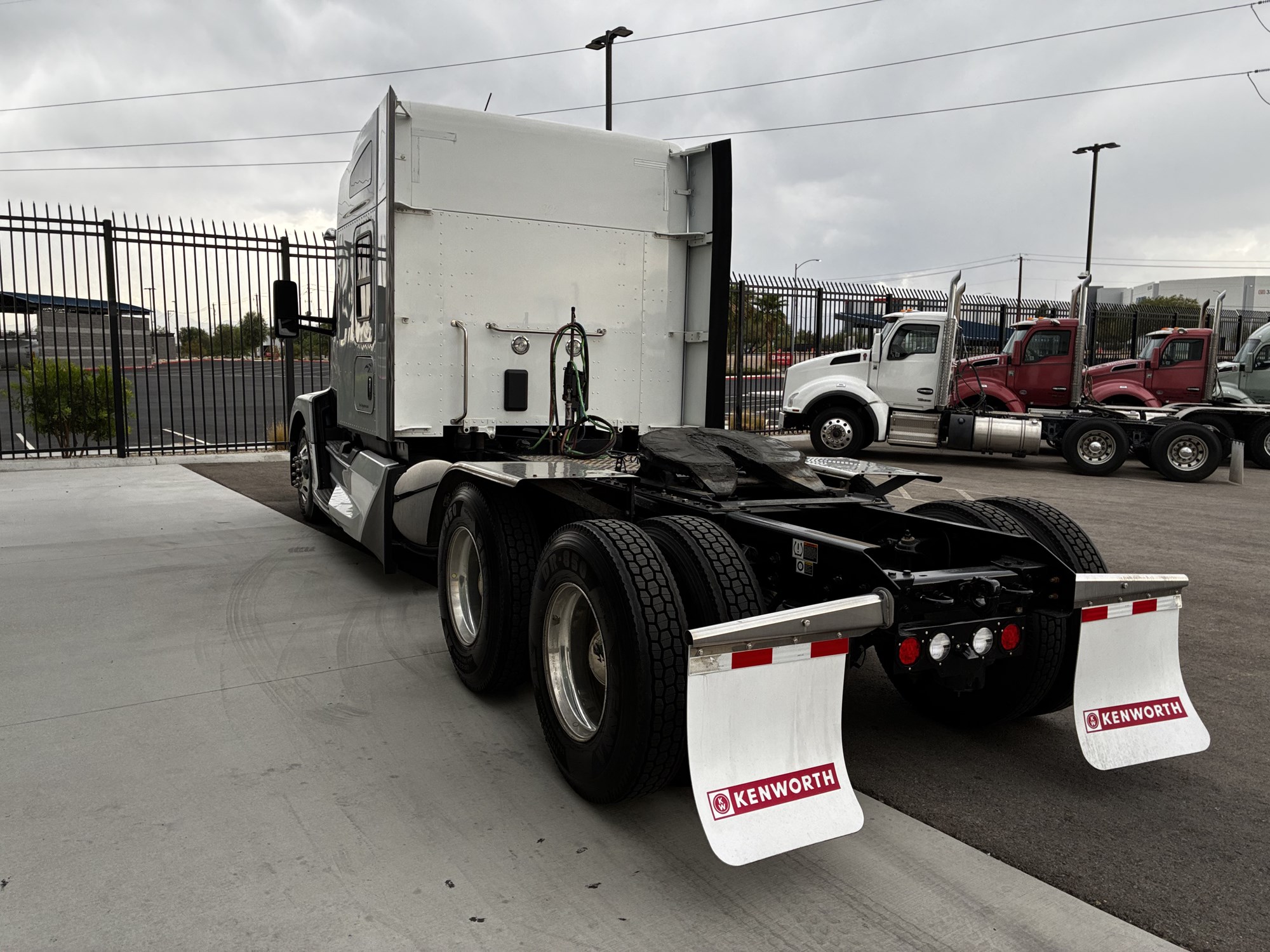 2024 Kenworth T680 Next Gen 2024 Kenworth T680 Next Gen - image 6 of 6