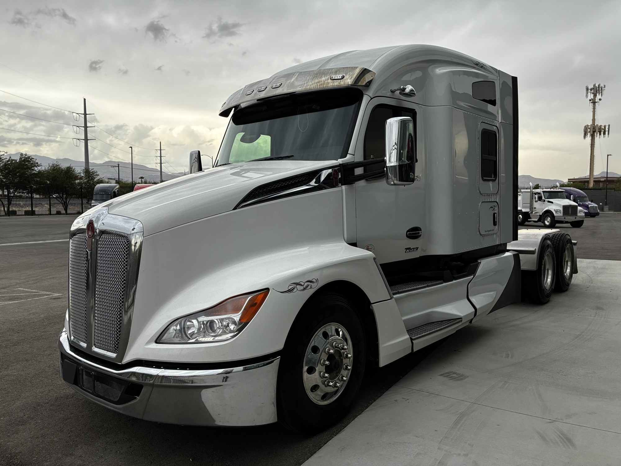 2024 Kenworth T680 Next Gen RJ343820U-08 2024 Kenworth T680 Next Gen RJ343820U-08