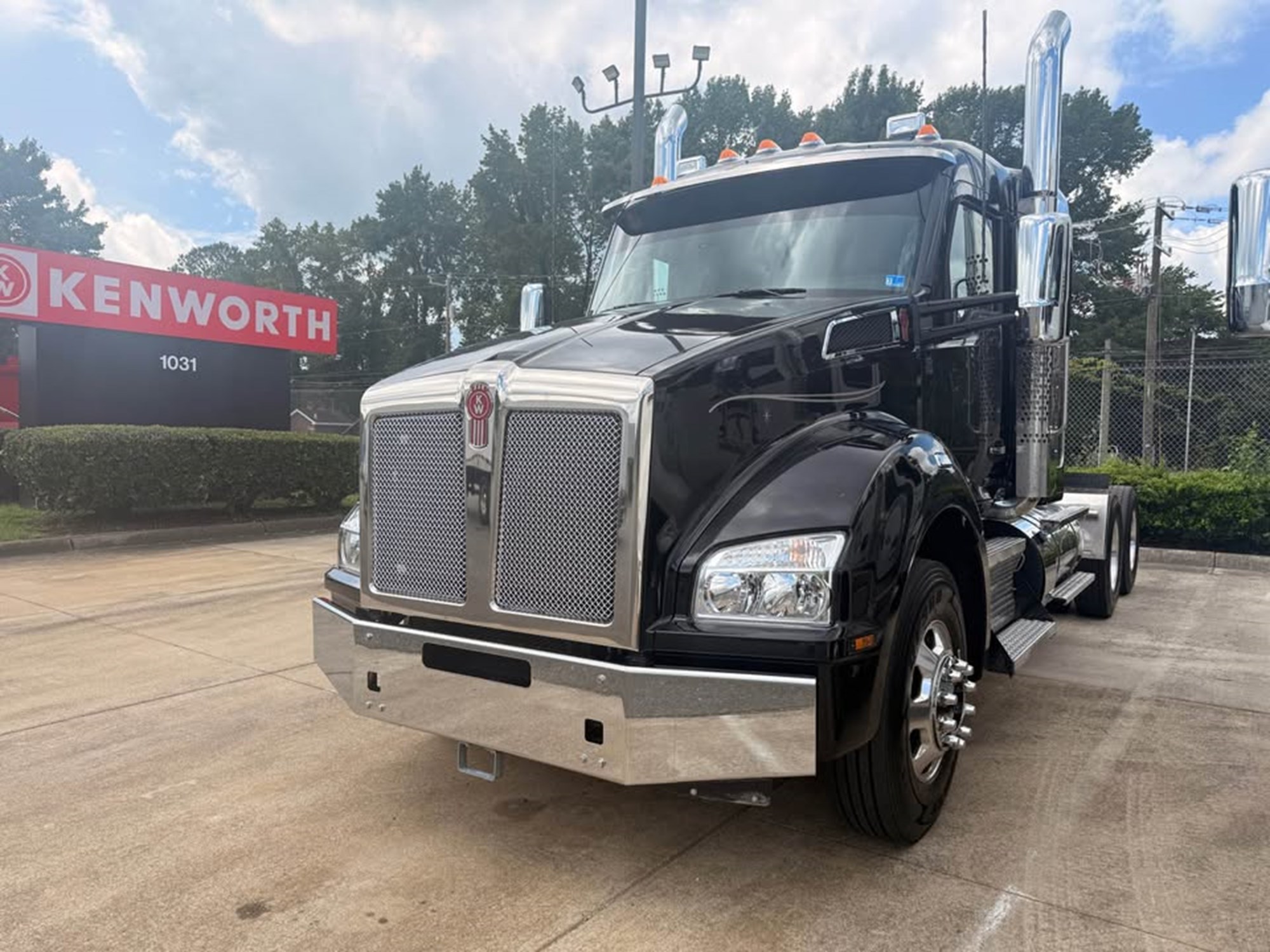 2024 Kenworth T880 2024 Kenworth T880 - image 3 of 6