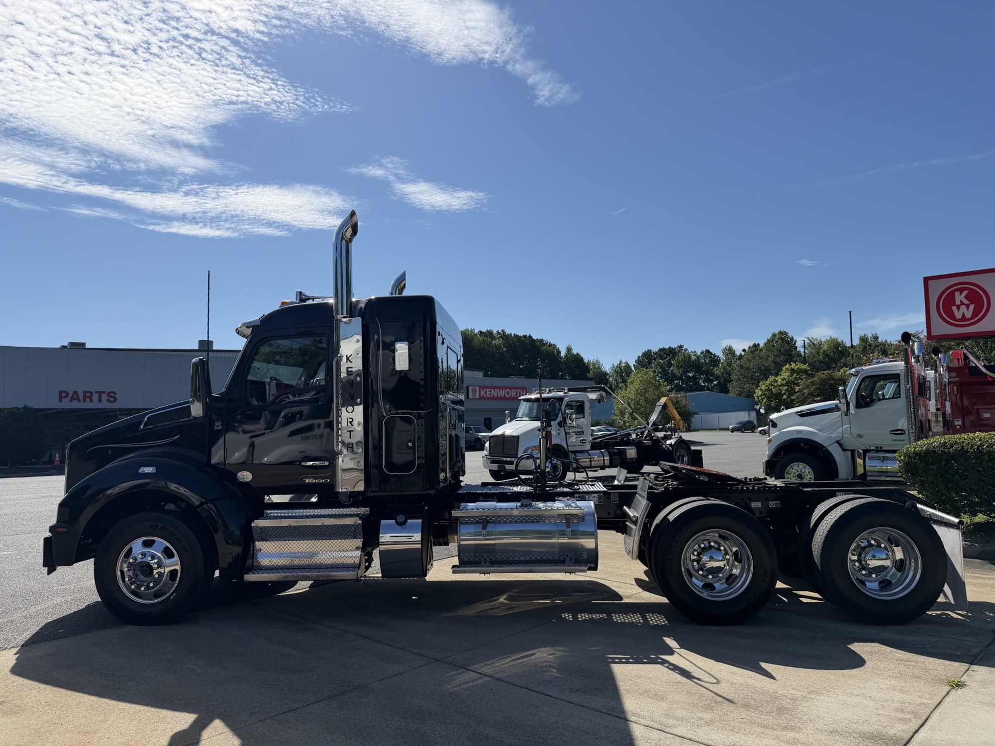 2024 Kenworth T880 2024 Kenworth T880 - image 4 of 6