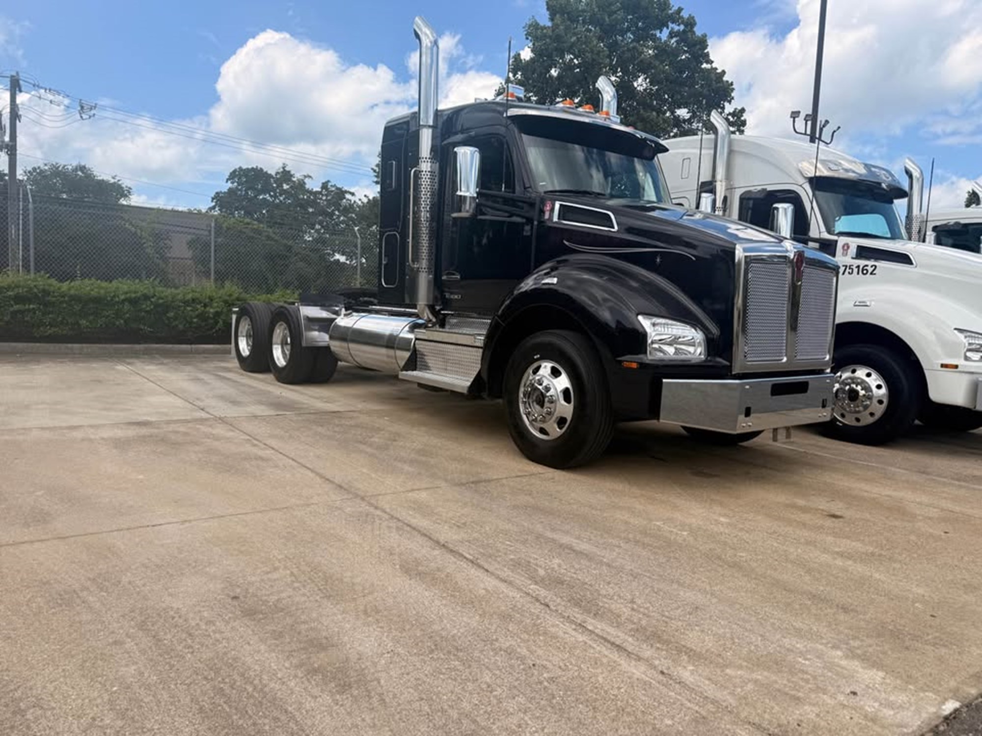 2024 Kenworth T880 2024 Kenworth T880 - image 5 of 6
