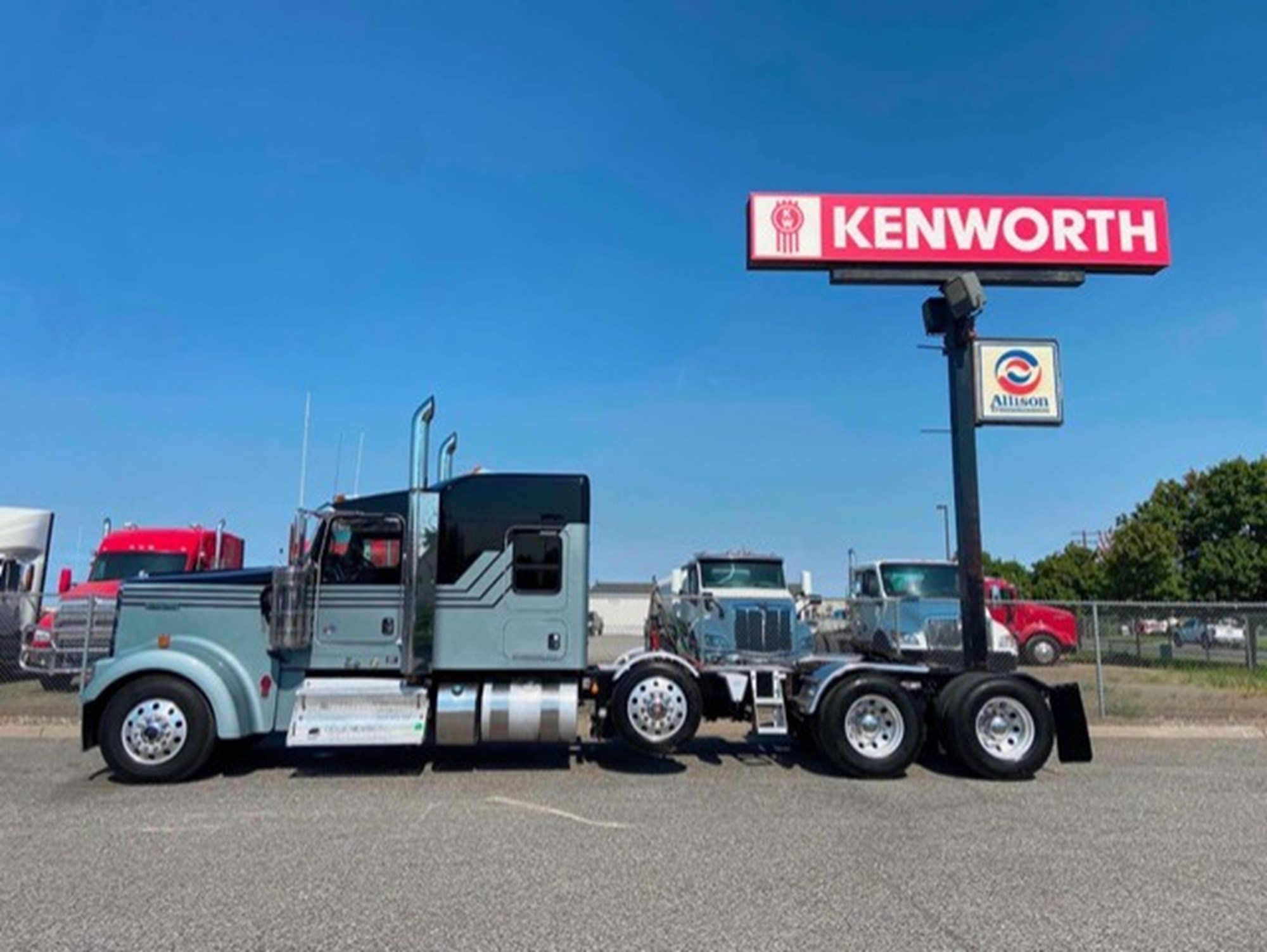 2024 Kenworth W900 2024 Kenworth W900 - image 3 of 6