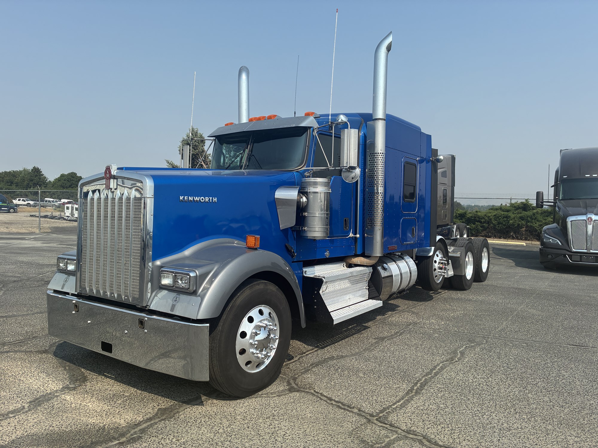 2024 Kenworth W900 2024 Kenworth W900 - image 1 of 6