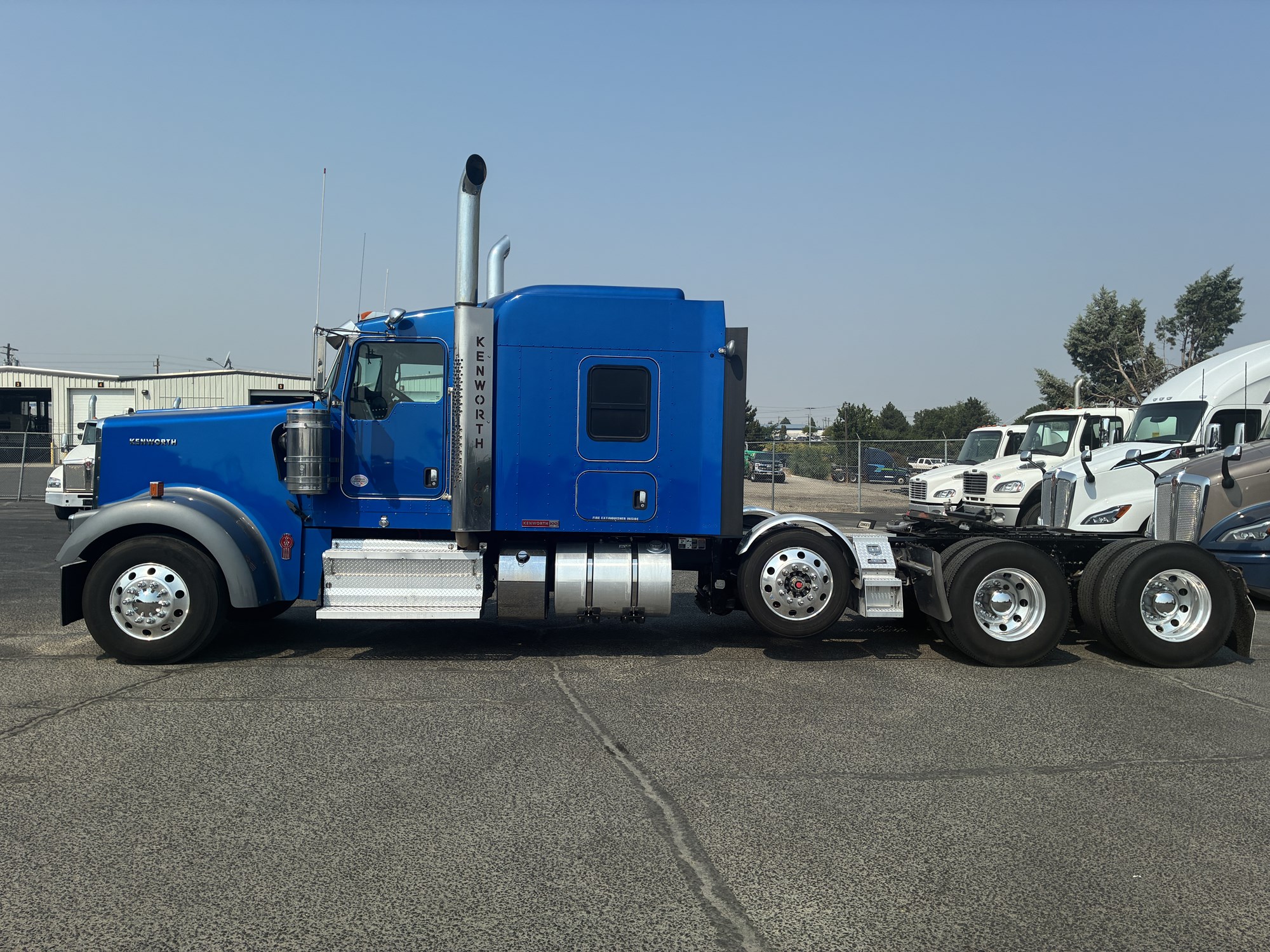 2024 Kenworth W900 2024 Kenworth W900 - image 2 of 6