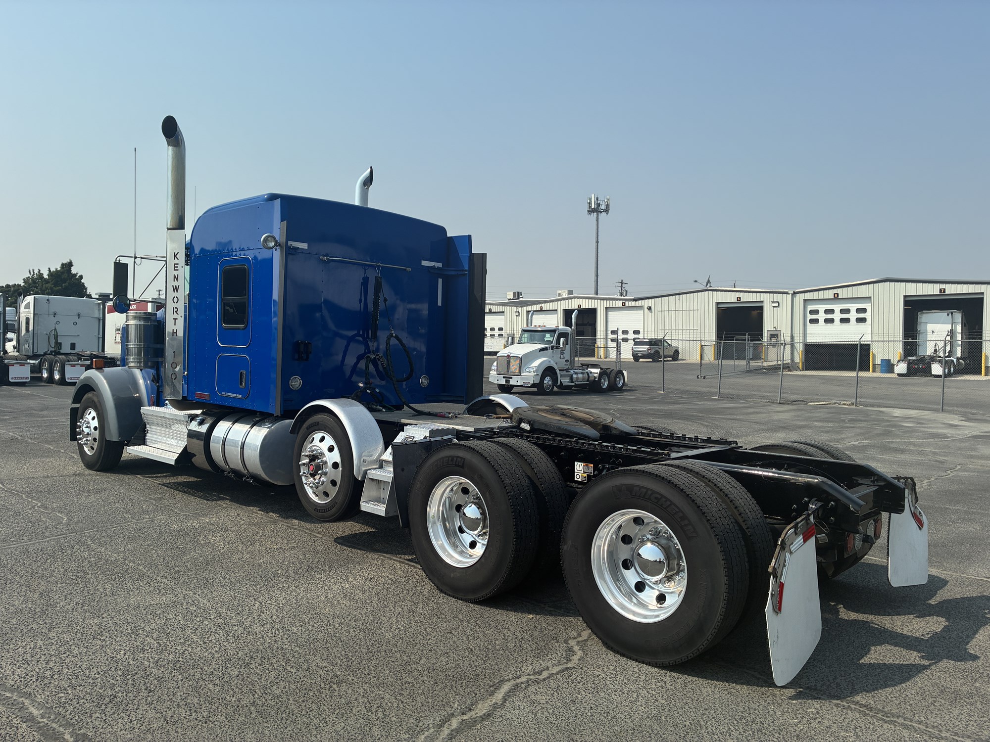 2024 Kenworth W900 2024 Kenworth W900 - image 3 of 6