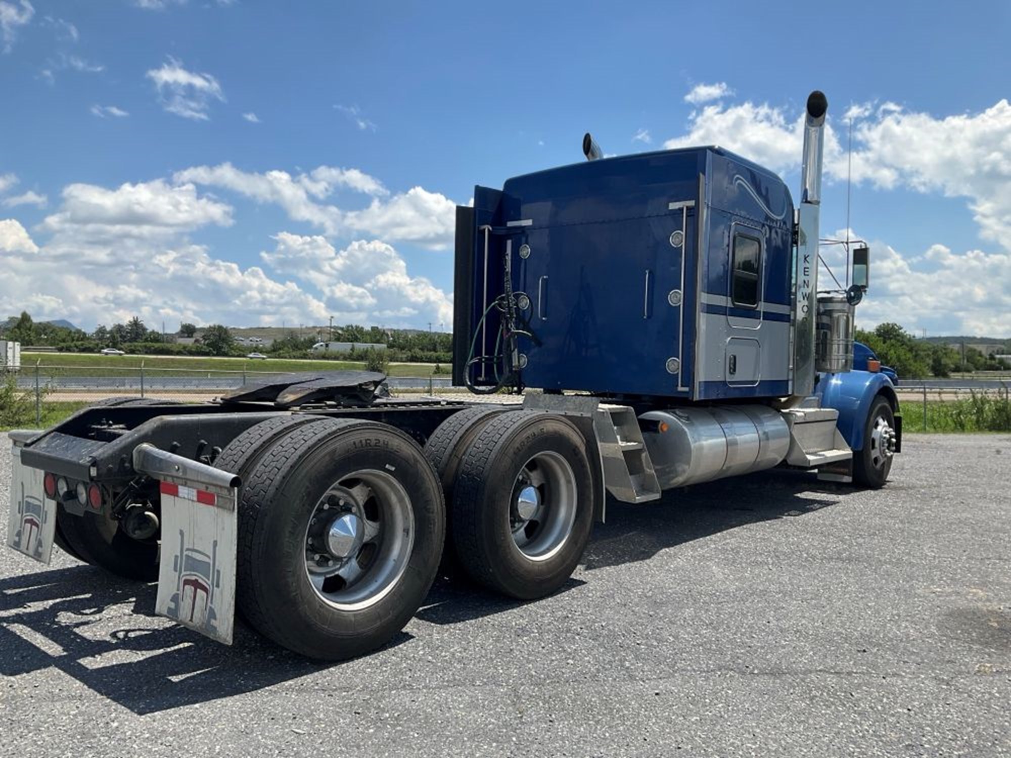 2024 Kenworth W900B 2024 Kenworth W900B - image 4 of 6