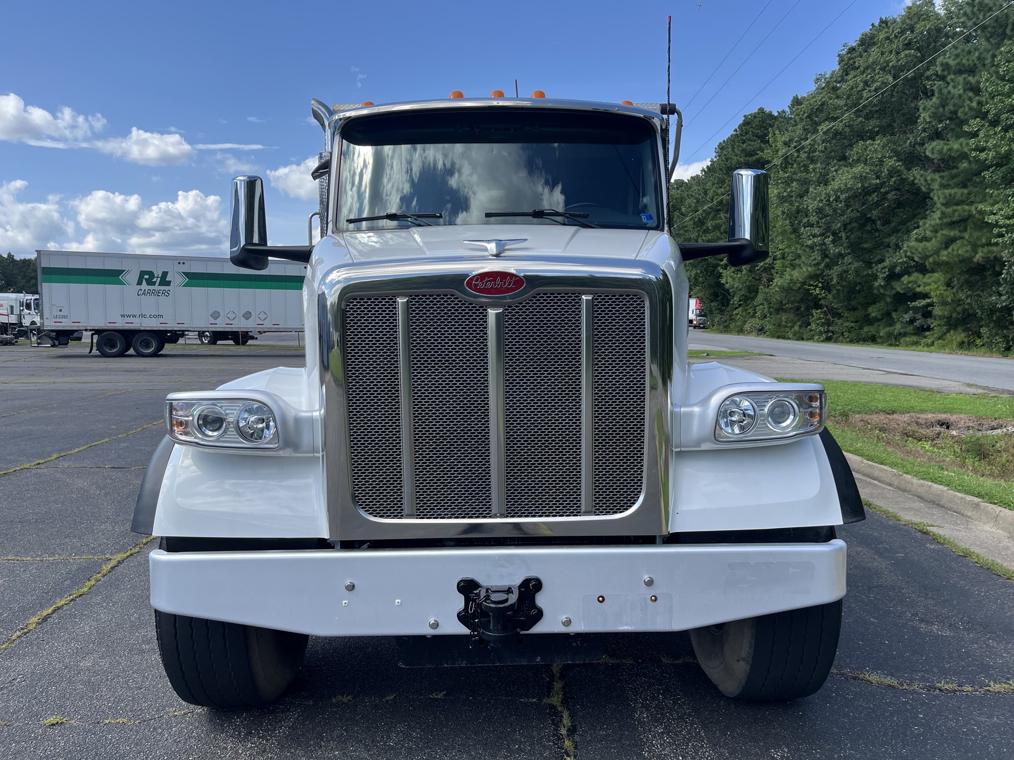 2025 Peterbilt 567 2025 Peterbilt 567 - image 2 of 6