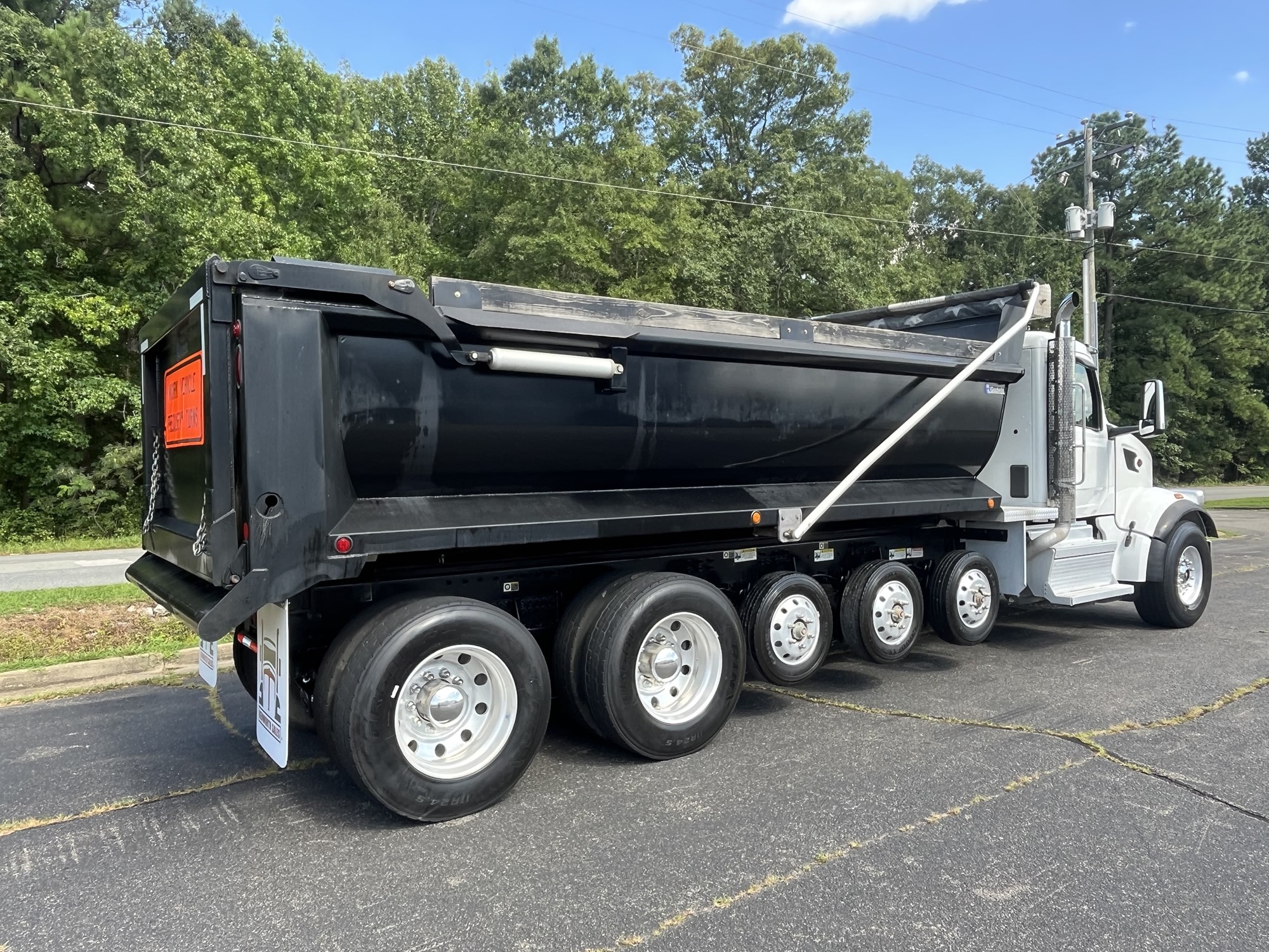 2025 Peterbilt 567 2025 Peterbilt 567 - image 5 of 6
