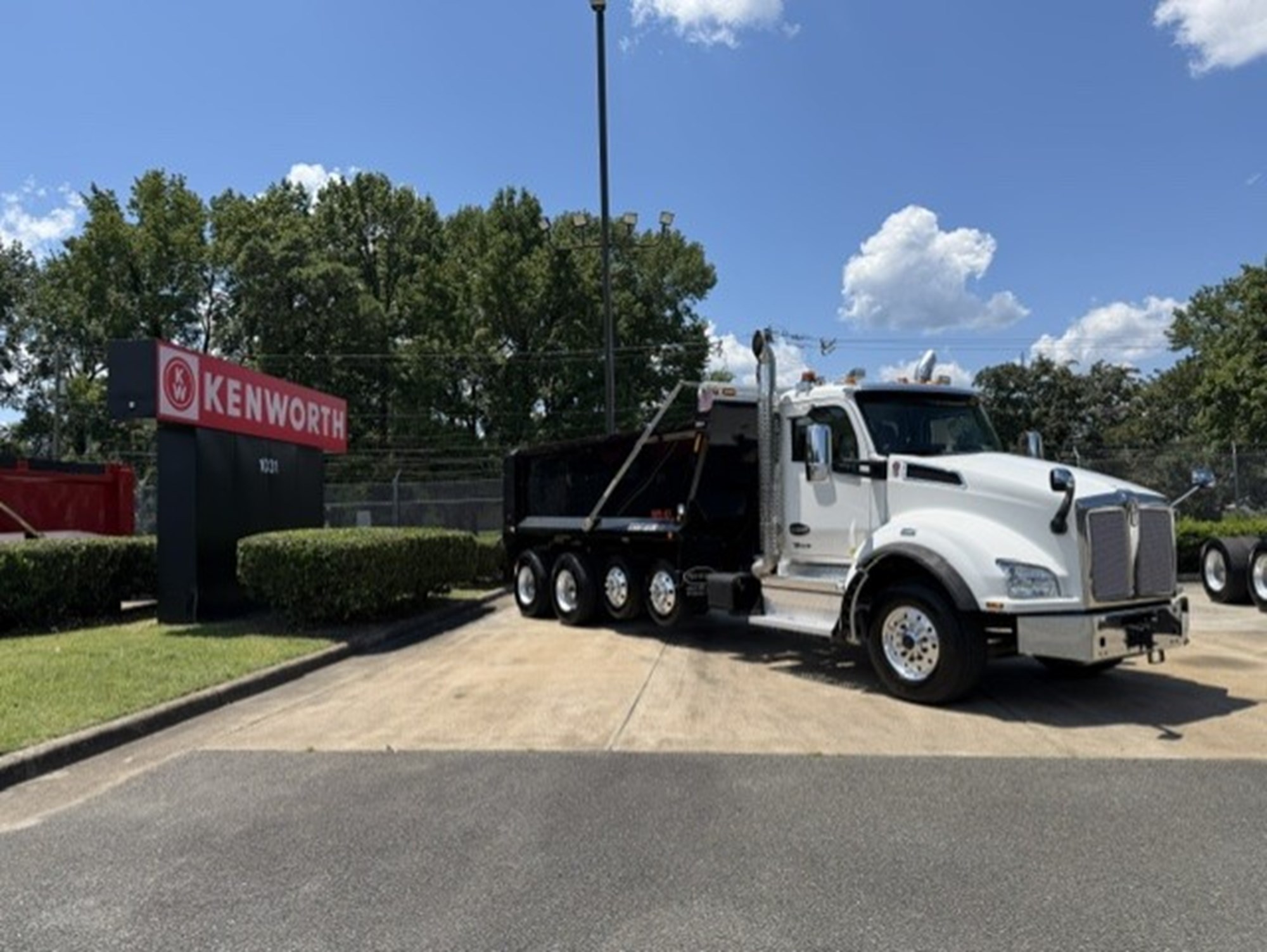 2026 Kenworth T880 2026 Kenworth T880 - image 1 of 6