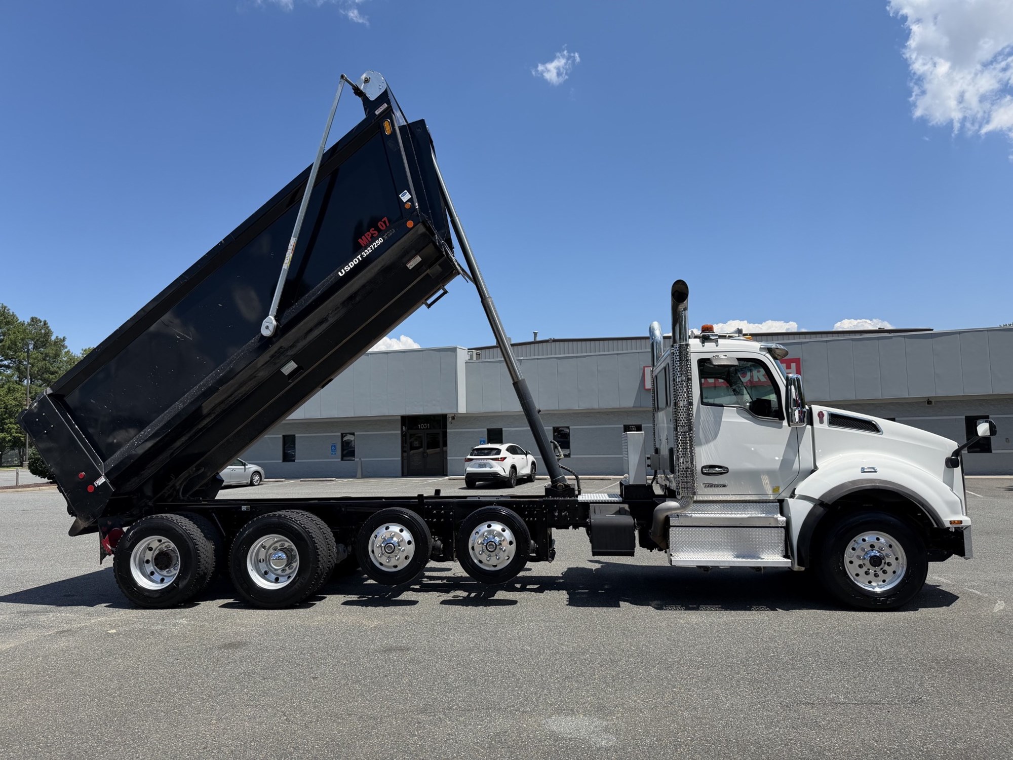 2026 Kenworth T880 2026 Kenworth T880 - image 2 of 6