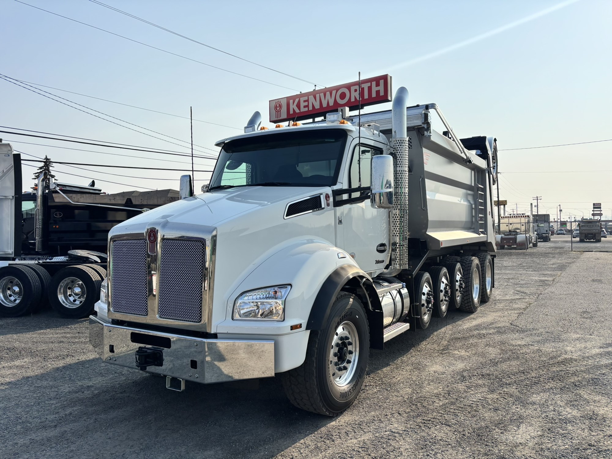 2026 Kenworth T880 2026 Kenworth T880 - image 1 of 6